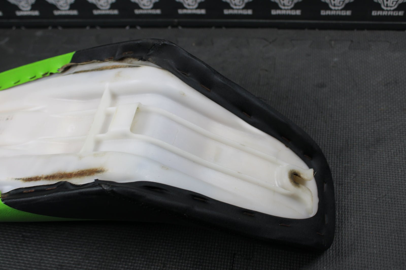2001 KAWASAKI 2001 2002 KX100 KX85 OEM SEAT SADDLE 53001 - 1937 - MH - hggarage