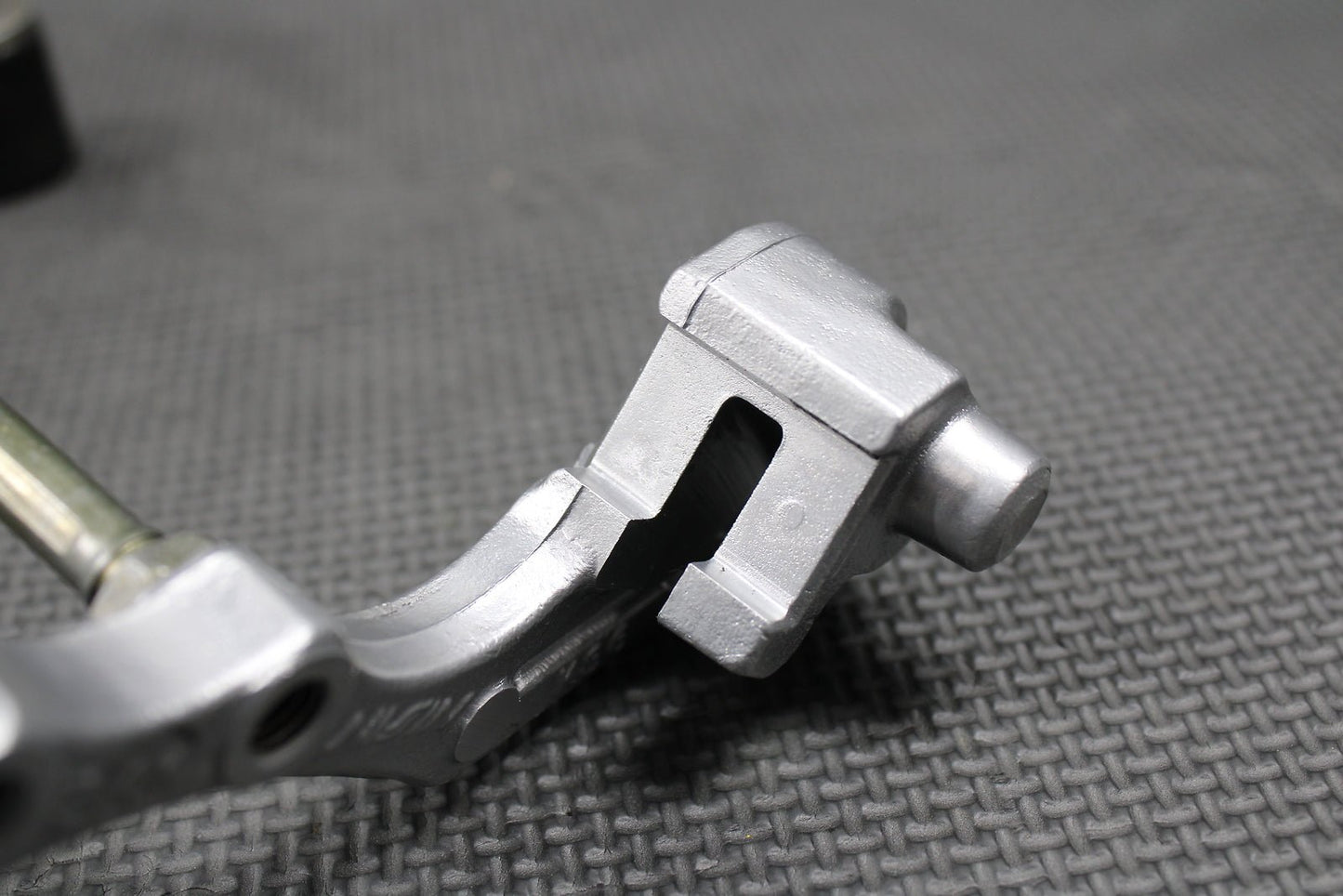 1995 HONDA CR250R OEM NISSIN FRONT BRAKE CALIPER & BRACKET 45150 - MAC - 681 NICE - hggarage
