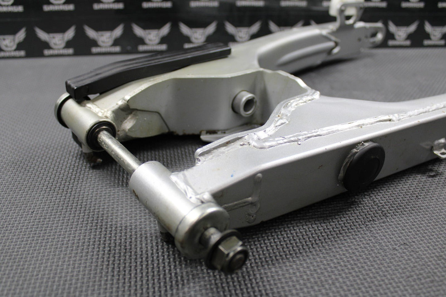 2005 YAMAHA TTR230 05 - 22 OEM SWINGARM SWING ARM REAR SUSPENSION 1C6 - F2110 - 00 - 35 - hggarage