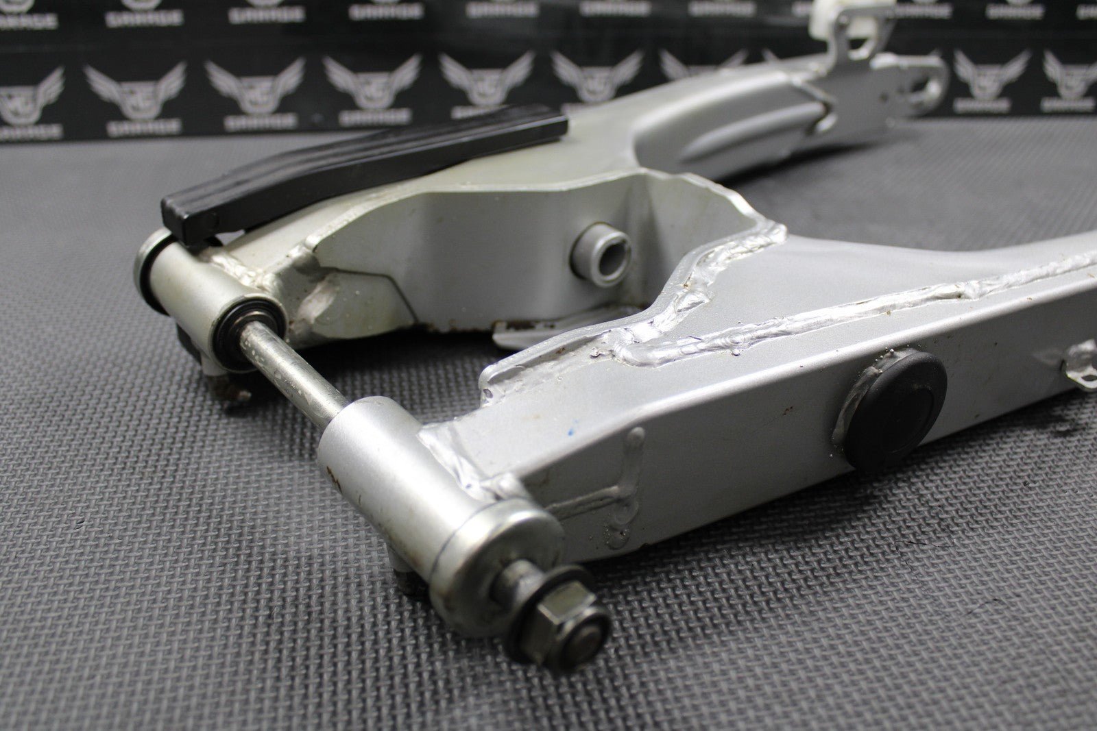 2005 YAMAHA TTR230 05 - 22 OEM SWINGARM SWING ARM REAR SUSPENSION 1C6 - F2110 - 00 - 35 - hggarage