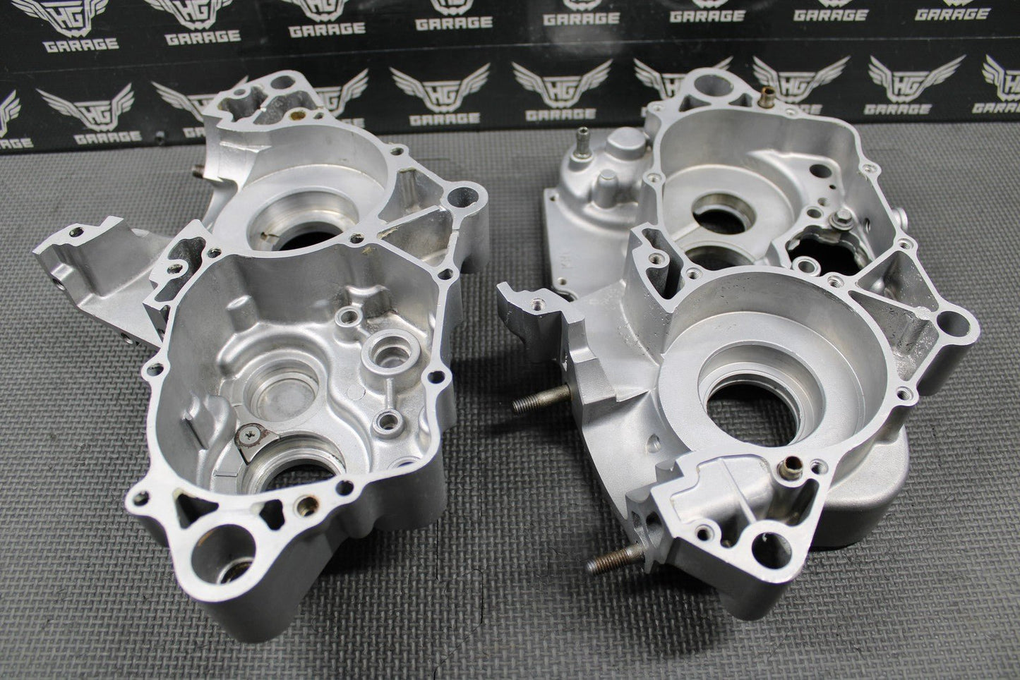 1991 KAWASAKI KX125 OEM LEFT RIGHT ENGINE MOTOR CRANKCASE CRANK CASES 14001 - 5284 - hggarage