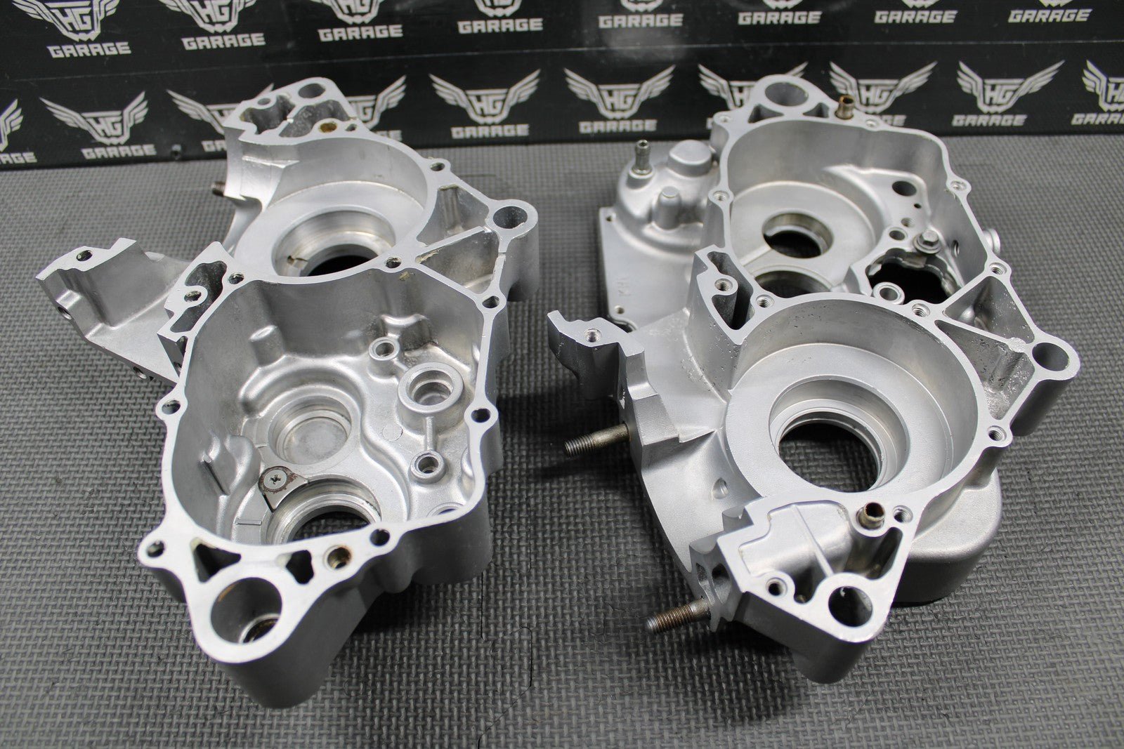 1991 KAWASAKI KX125 OEM LEFT RIGHT ENGINE MOTOR CRANKCASE CRANK CASES 14001 - 5284 - hggarage