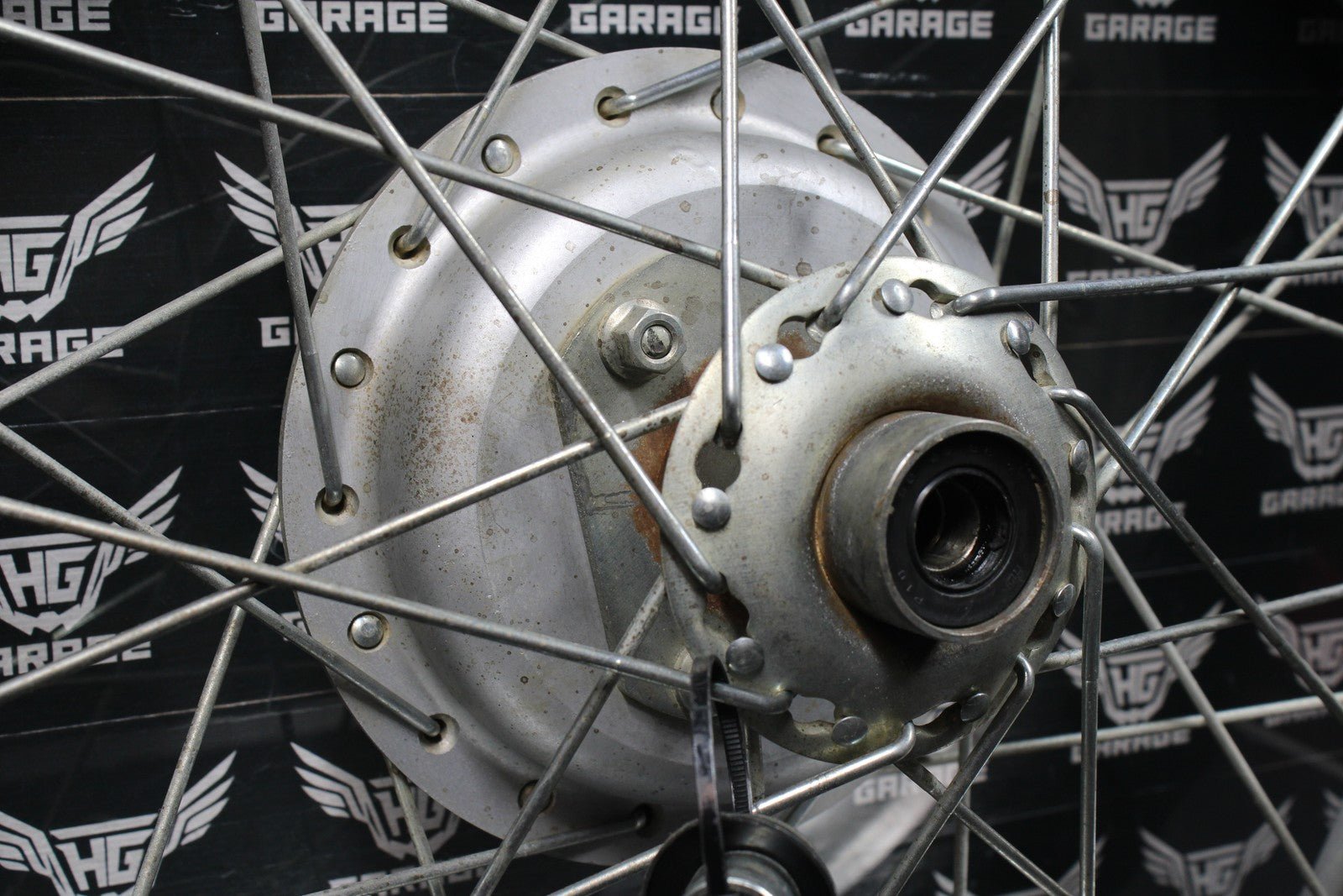 1987 YAMAHA TW200 OEM 18 X 2.50 FRONT WHEEL RIM 2JX - 25111 - 00 - 00 94425 - 18446 - 00 - hggarage