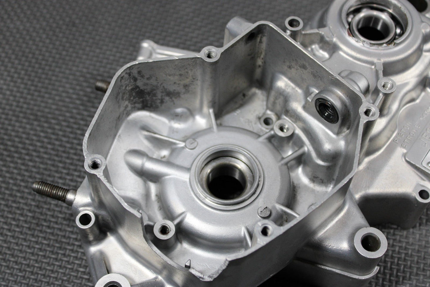 1998 HONDA CR125R OEM LEFT ENGINE MOTOR CRANKCASE CRANK CASES BLOCK READ DESC! - hggarage