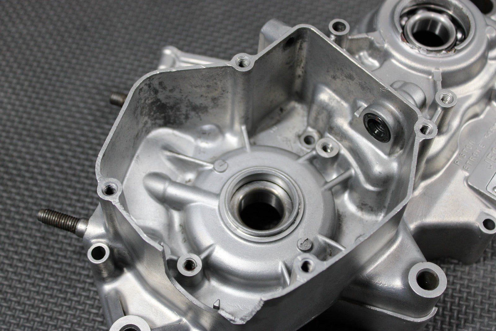 1998 HONDA CR125R OEM LEFT ENGINE MOTOR CRANKCASE CRANK CASES BLOCK READ DESC! - hggarage