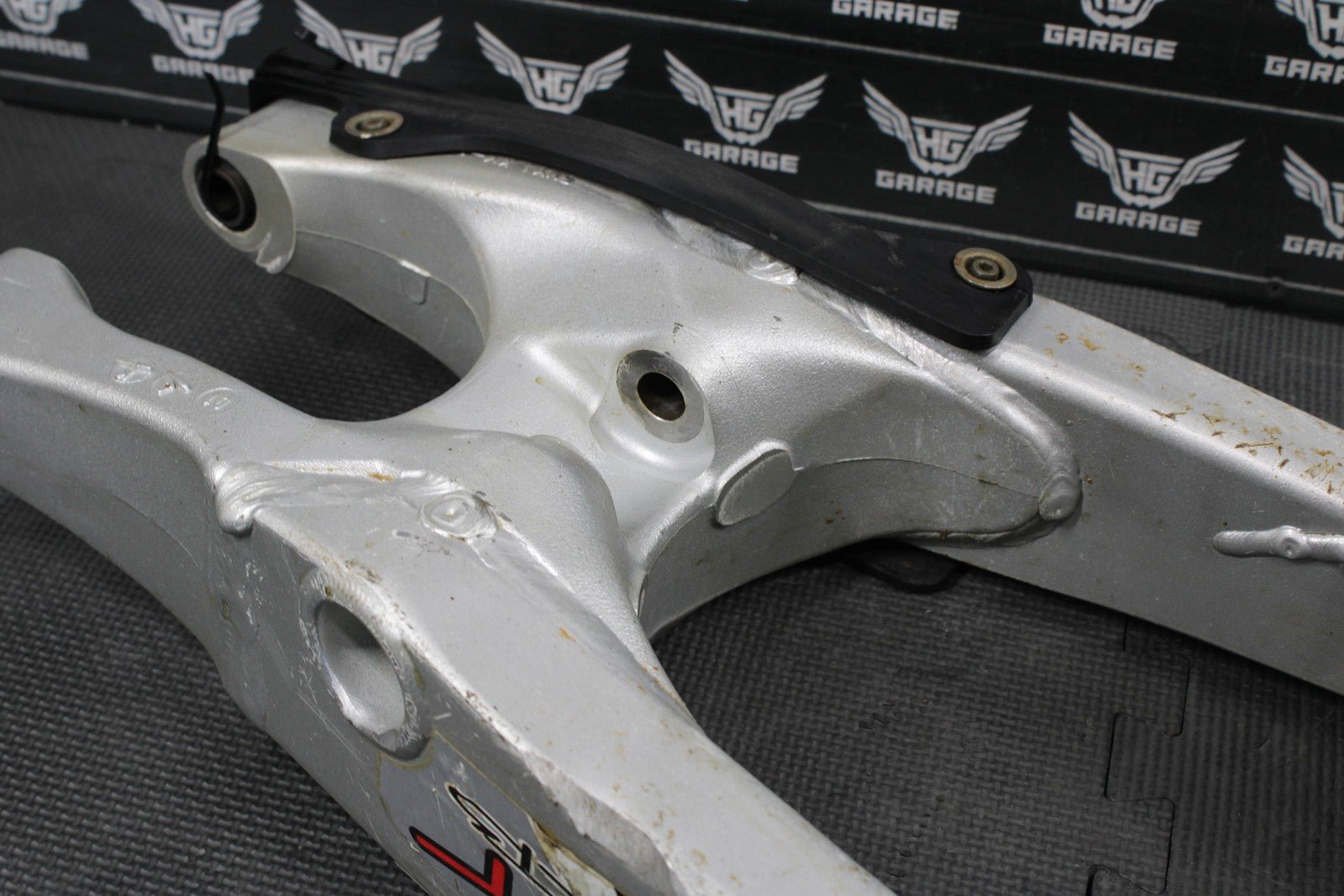 2002 YAMAHA YZ250 OEM 2T SWINGARM SWING ARM SUSPENSION REAR ARM 5NY - 22110 - 00 - 00 - hggarage