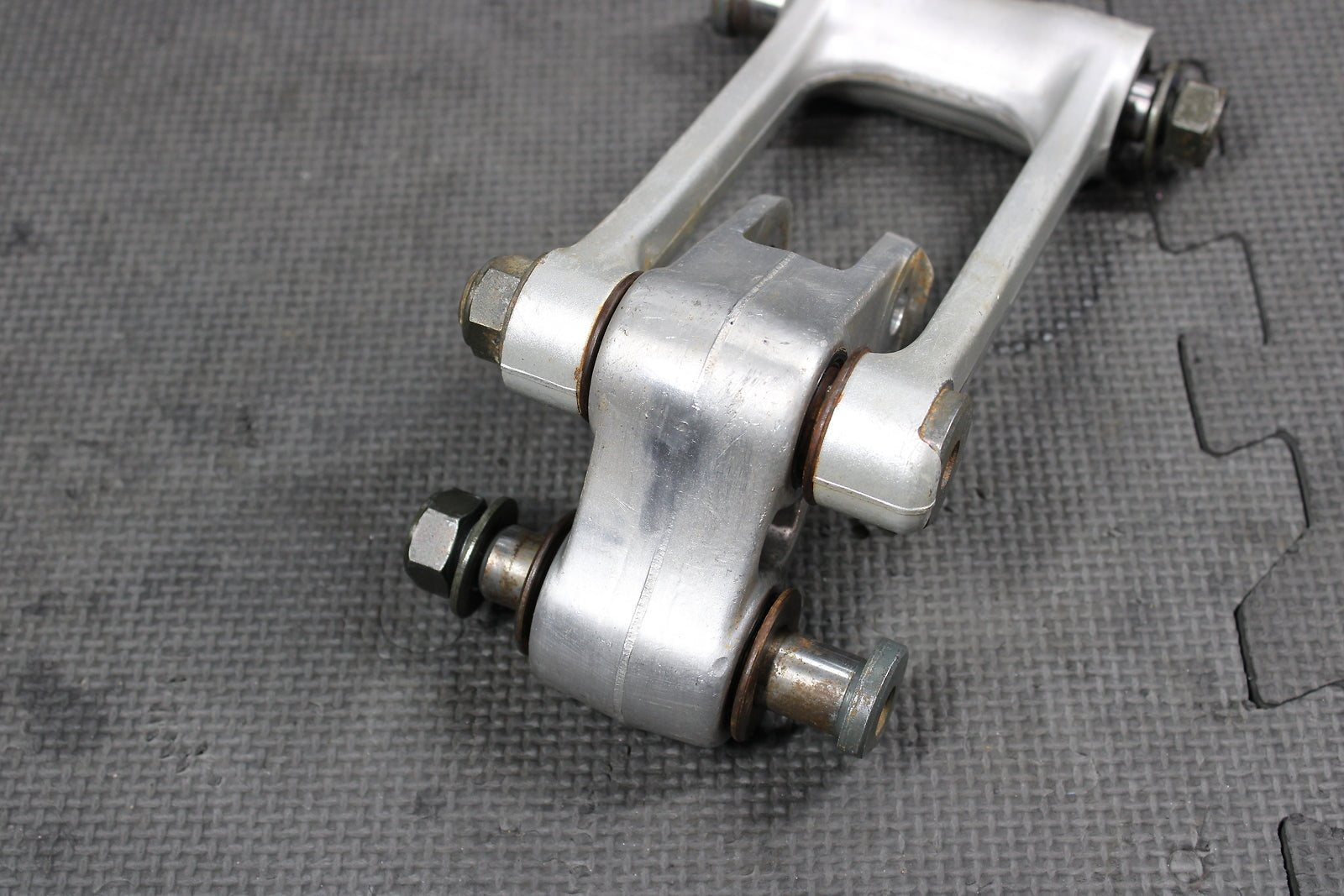 2002 YAMAHA YZ426F OEM REAR SHOCK LINKAGE LINKS 5NY - 2217A - 00 - 00 5NY - 2217F - 00 - 0 - hggarage