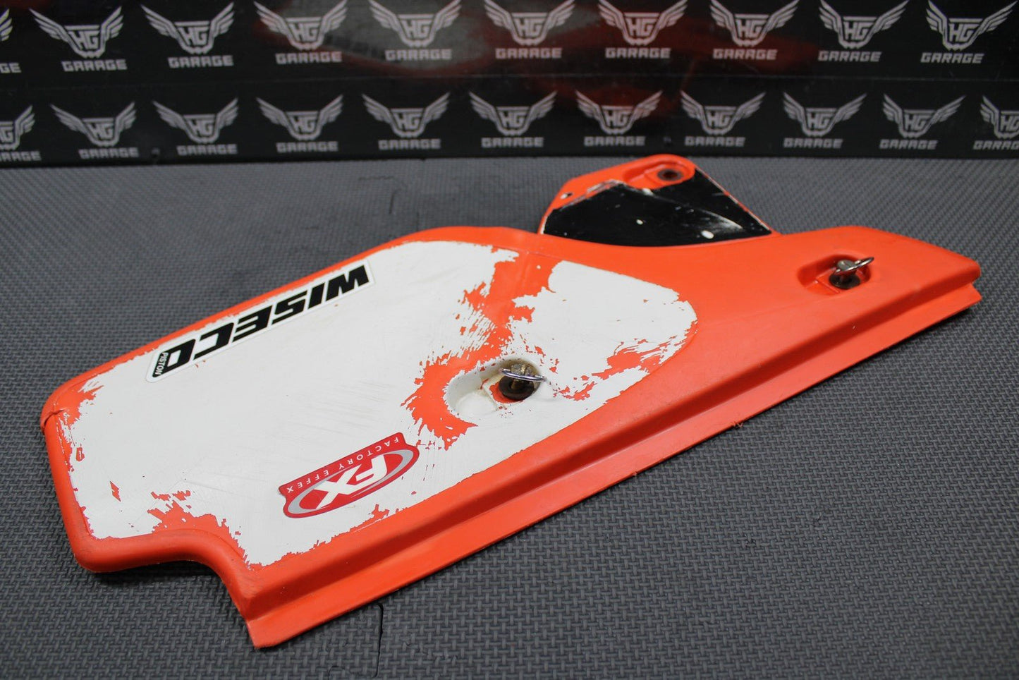 1989 HONDA XR250R OEM LEFT REAR PLASTIC PANEL PLATE AIRBOX COVER 83603 - KT1 - 900ZB - hggarage