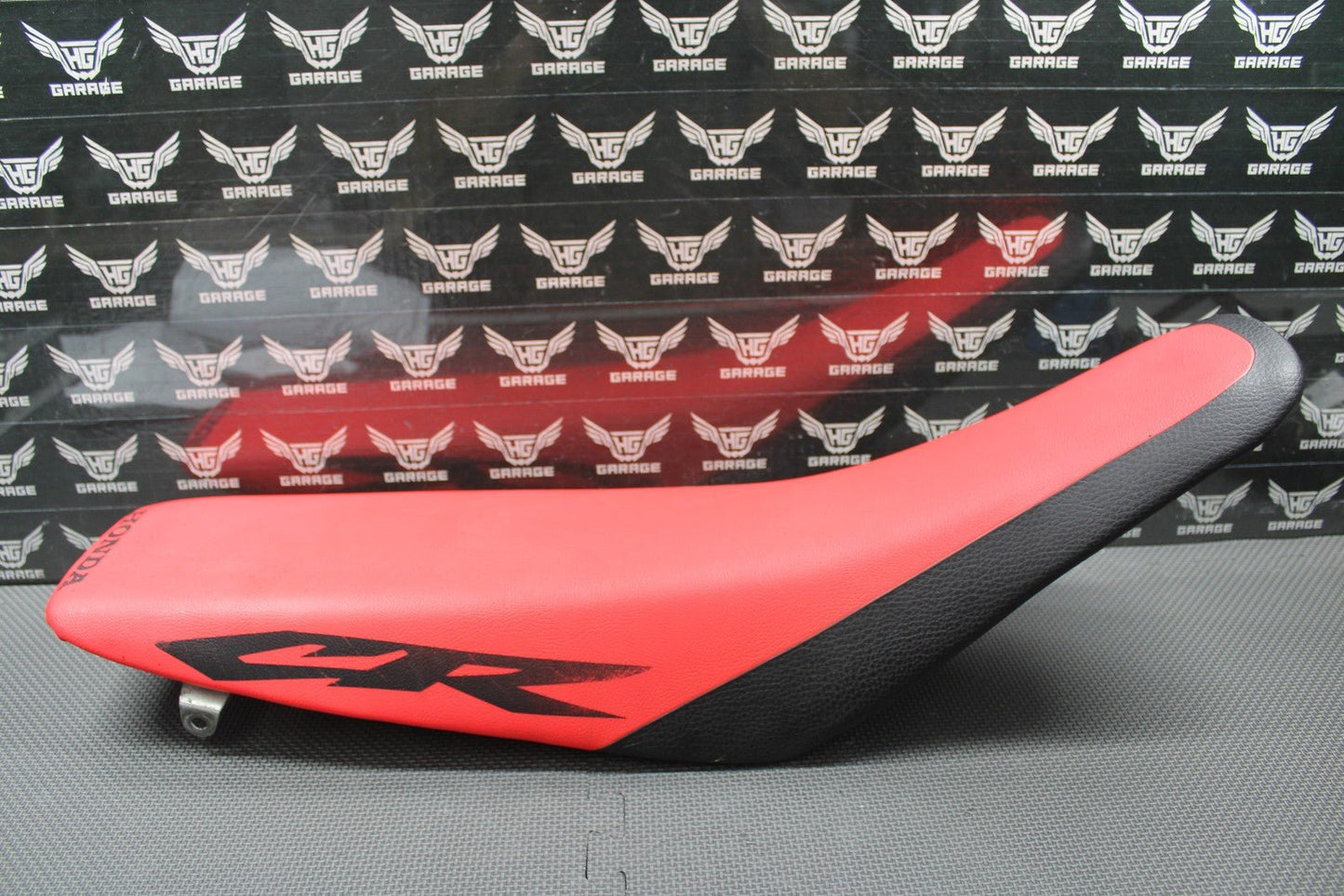 1997 HONDA CR250R OEM SEAT SADDLE FOAM PAN COMPLETE ORIGINAL 77100 - KZ3 - B00 NICE! - hggarage