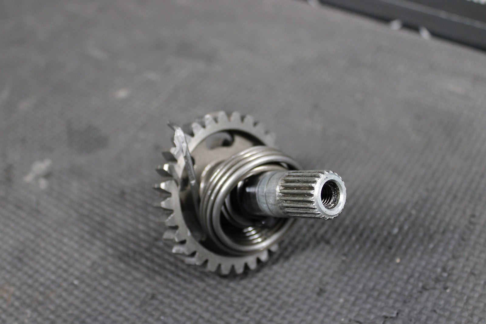 1998 HONDA CR125R OEM KICKSTART KICK START SHAFT W IDLER GEAR 28230 - KS6 - 700 - hggarage