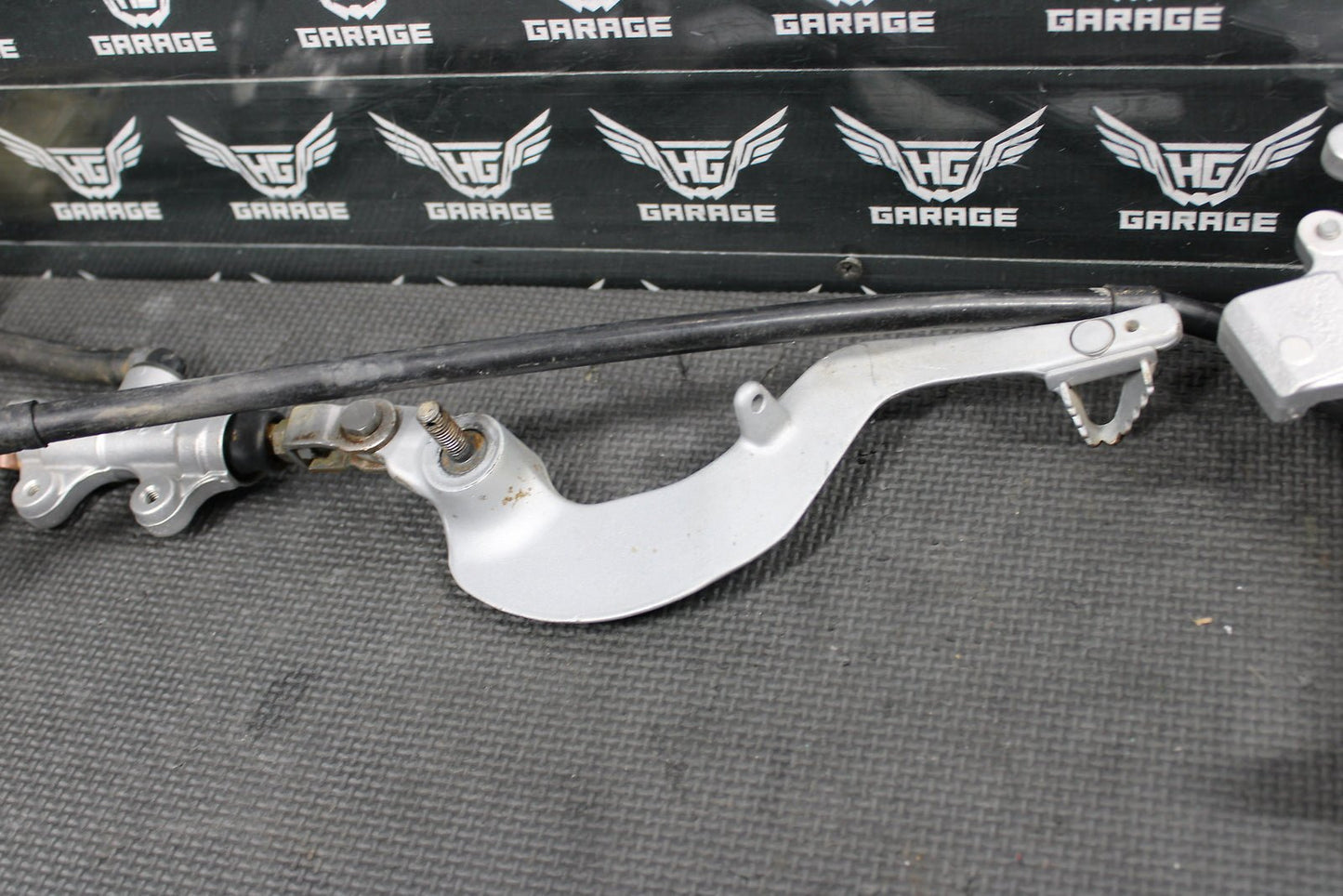 2000 YAMAHA YZ426F OEM REAR BACK BRAKE CALIPER MASTER CYLINDER ASSEMBLY - hggarage