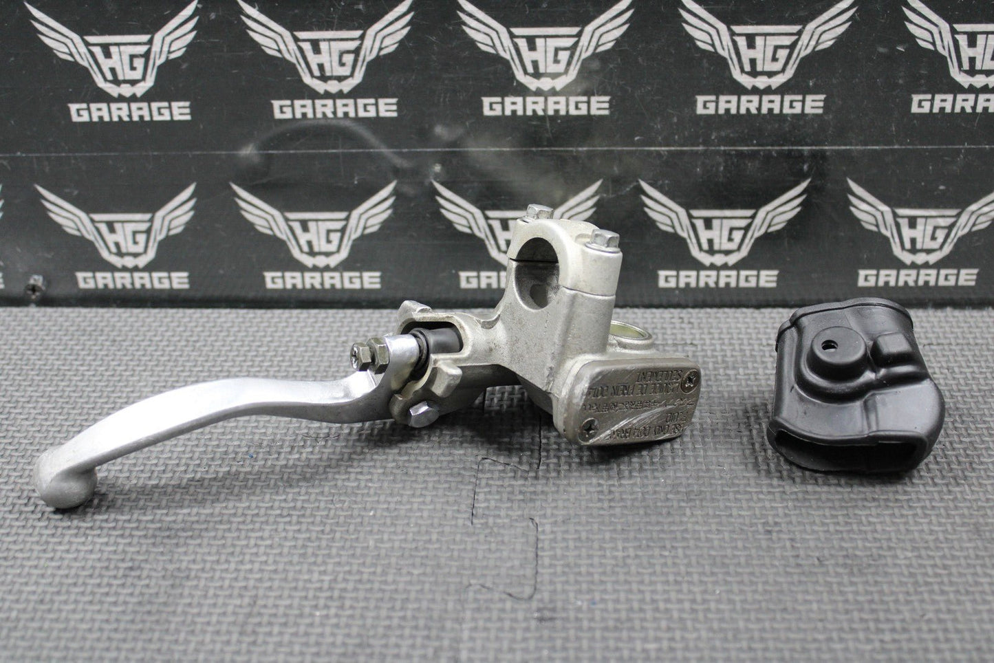 1997 HONDA CR250R OEM NISSIN FRONT BRAKE MASTER CYLINDER W/ LEVER 45510 - MEY - 305 - hggarage