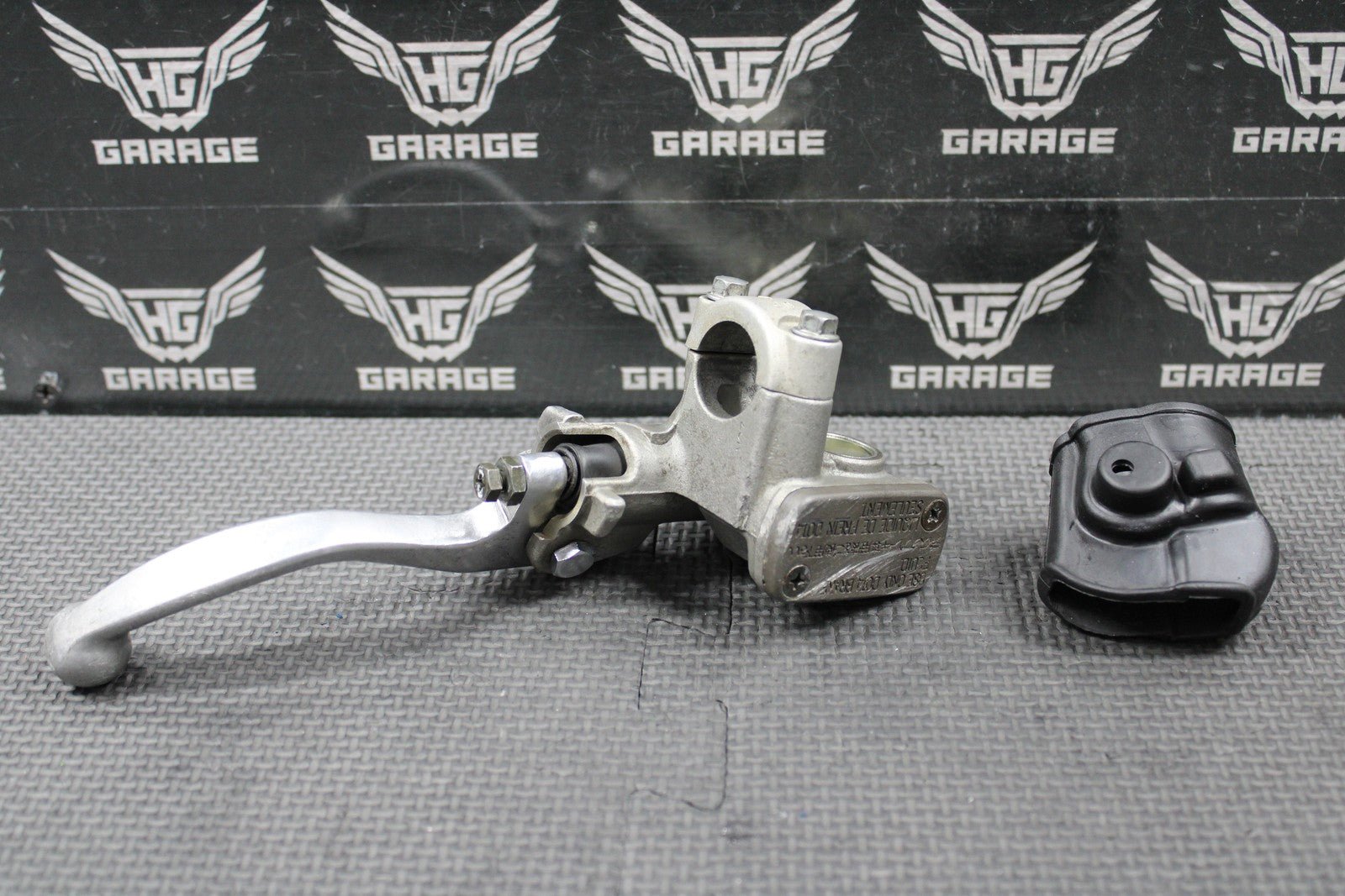 1997 HONDA CR250R OEM NISSIN FRONT BRAKE MASTER CYLINDER W/ LEVER 45510 - MEY - 305 - hggarage