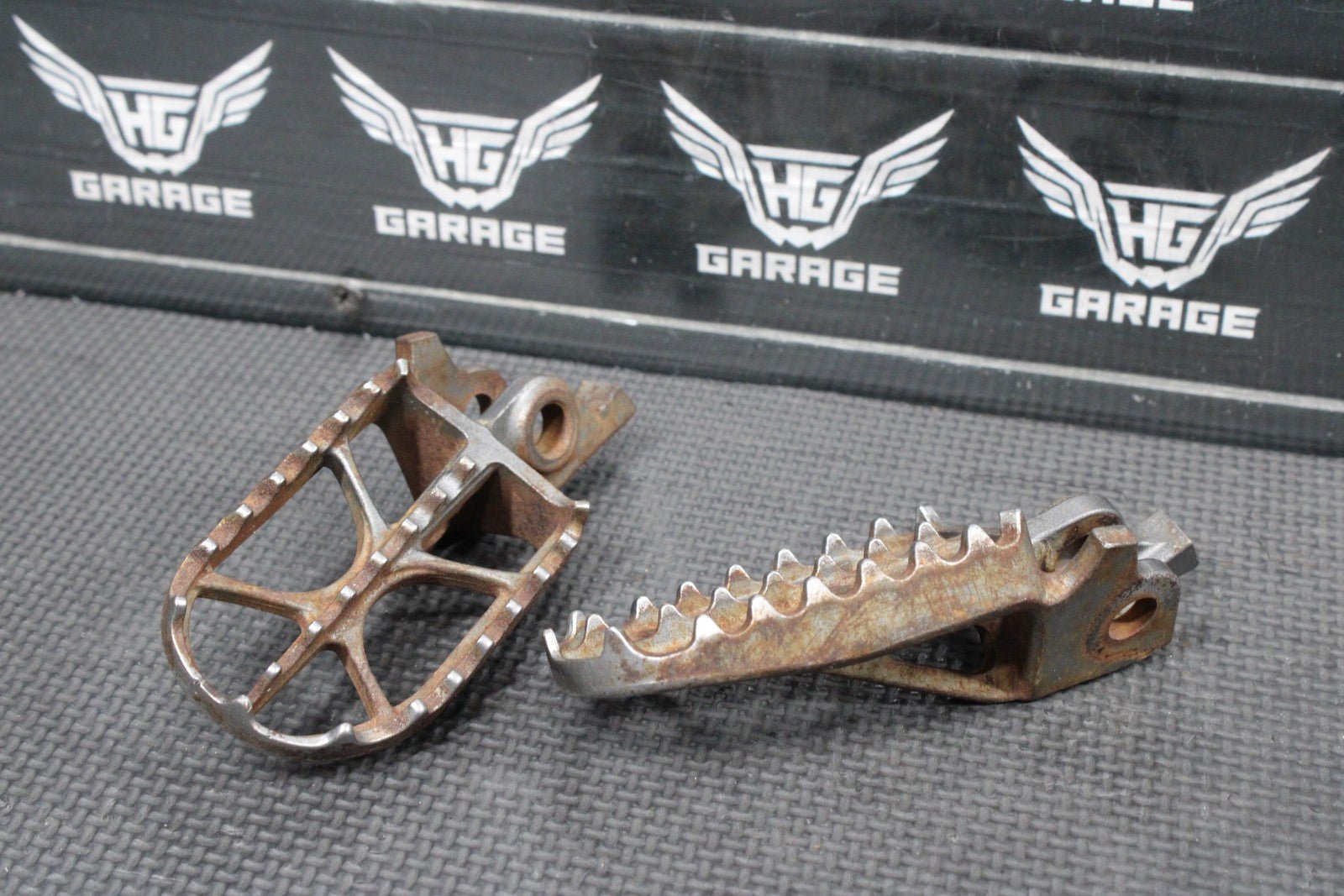 2018 HONDA CRF250R OEM FOOT PEGS PEDALS FRAME STAND FOOTPEG PEDAL - hggarage