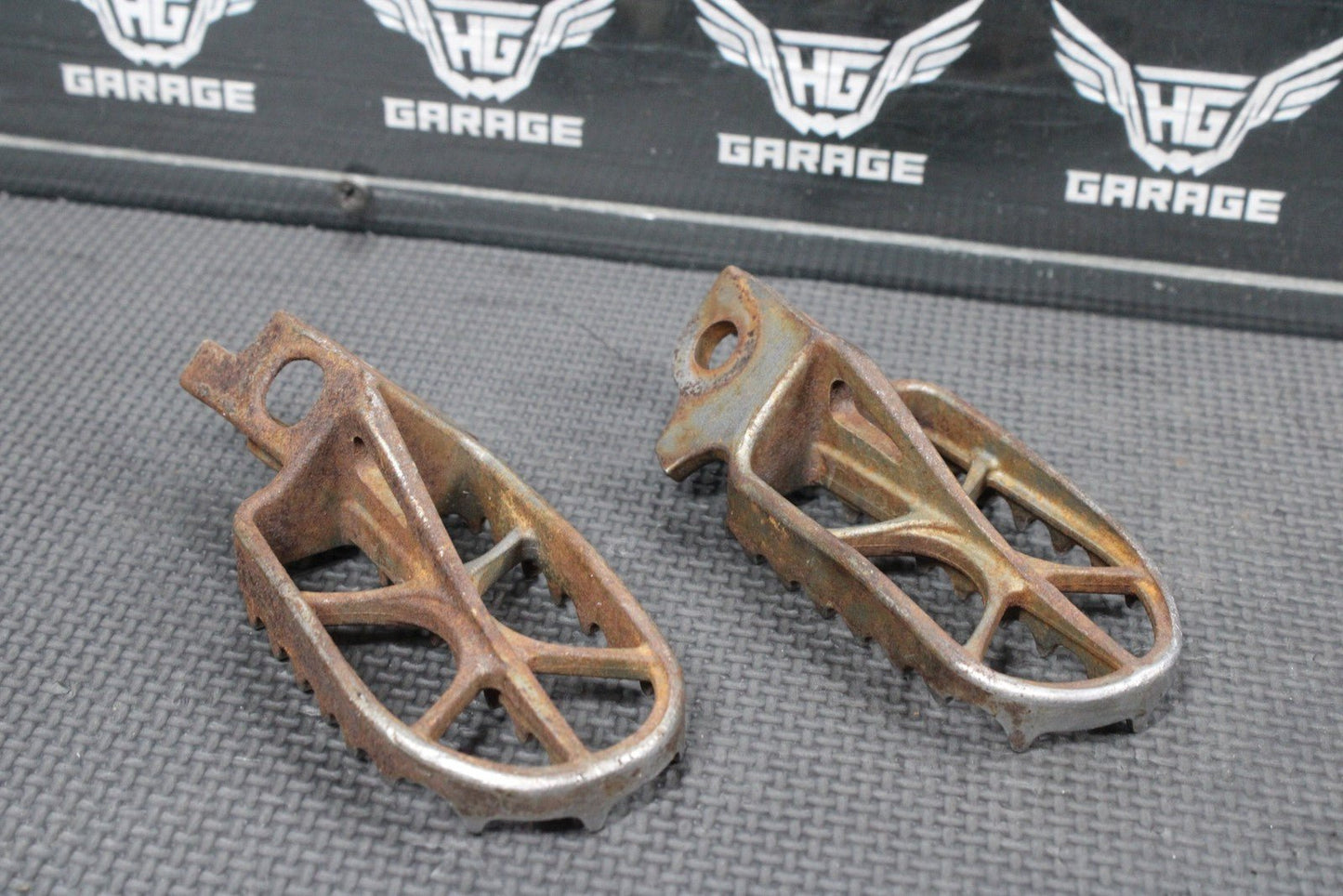 2018 HONDA CRF250R OEM FOOT PEGS PEDALS FRAME STAND FOOTPEG PEDAL - hggarage