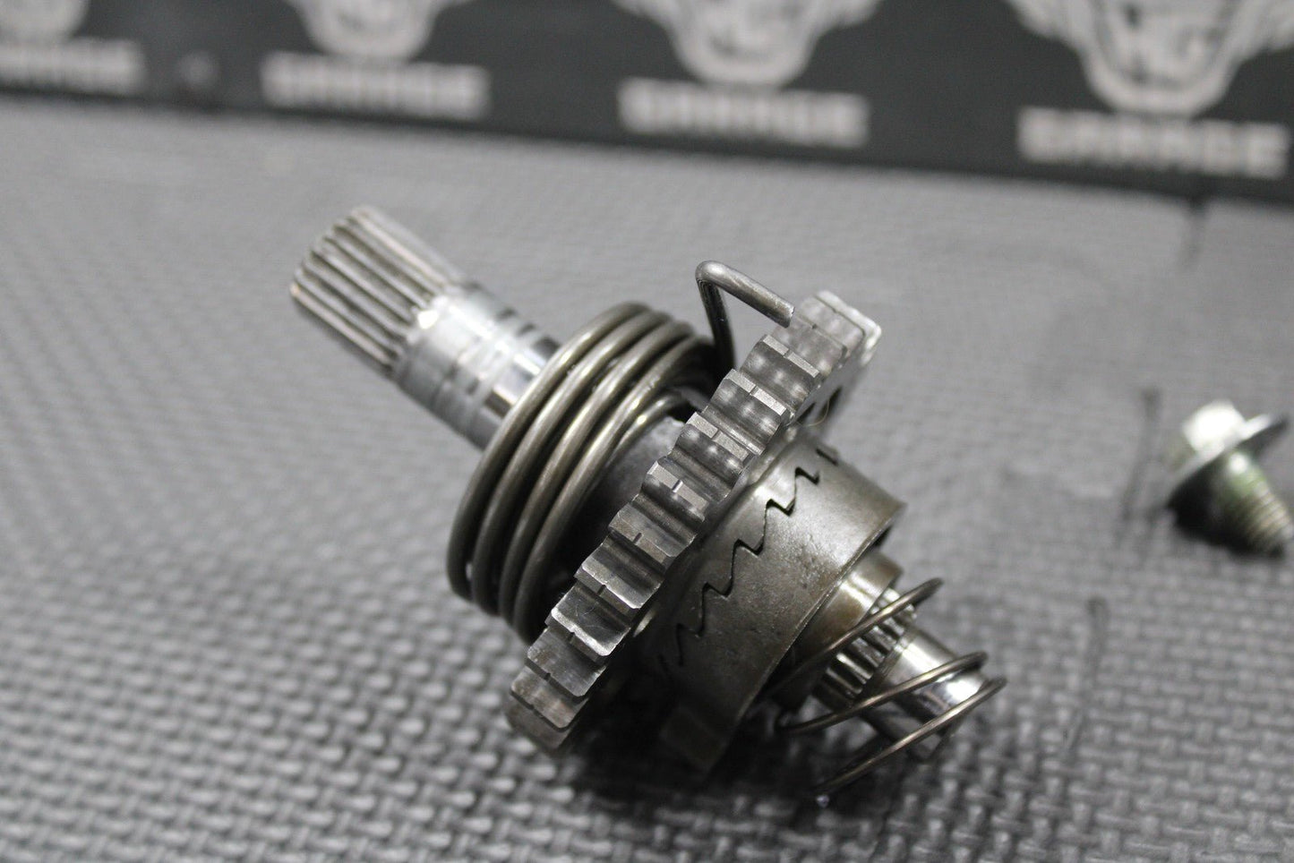 2000 HONDA CR125R OEM KICKSTART KICK START SHAFT W IDLER GEAR BOLT 28210 - KS6 - 700 - hggarage