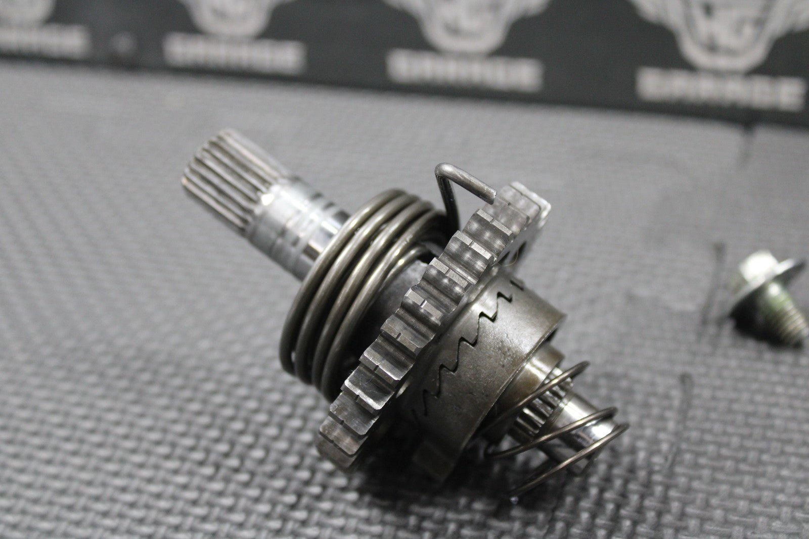 2000 HONDA CR125R OEM KICKSTART KICK START SHAFT W IDLER GEAR BOLT 28210 - KS6 - 700 - hggarage
