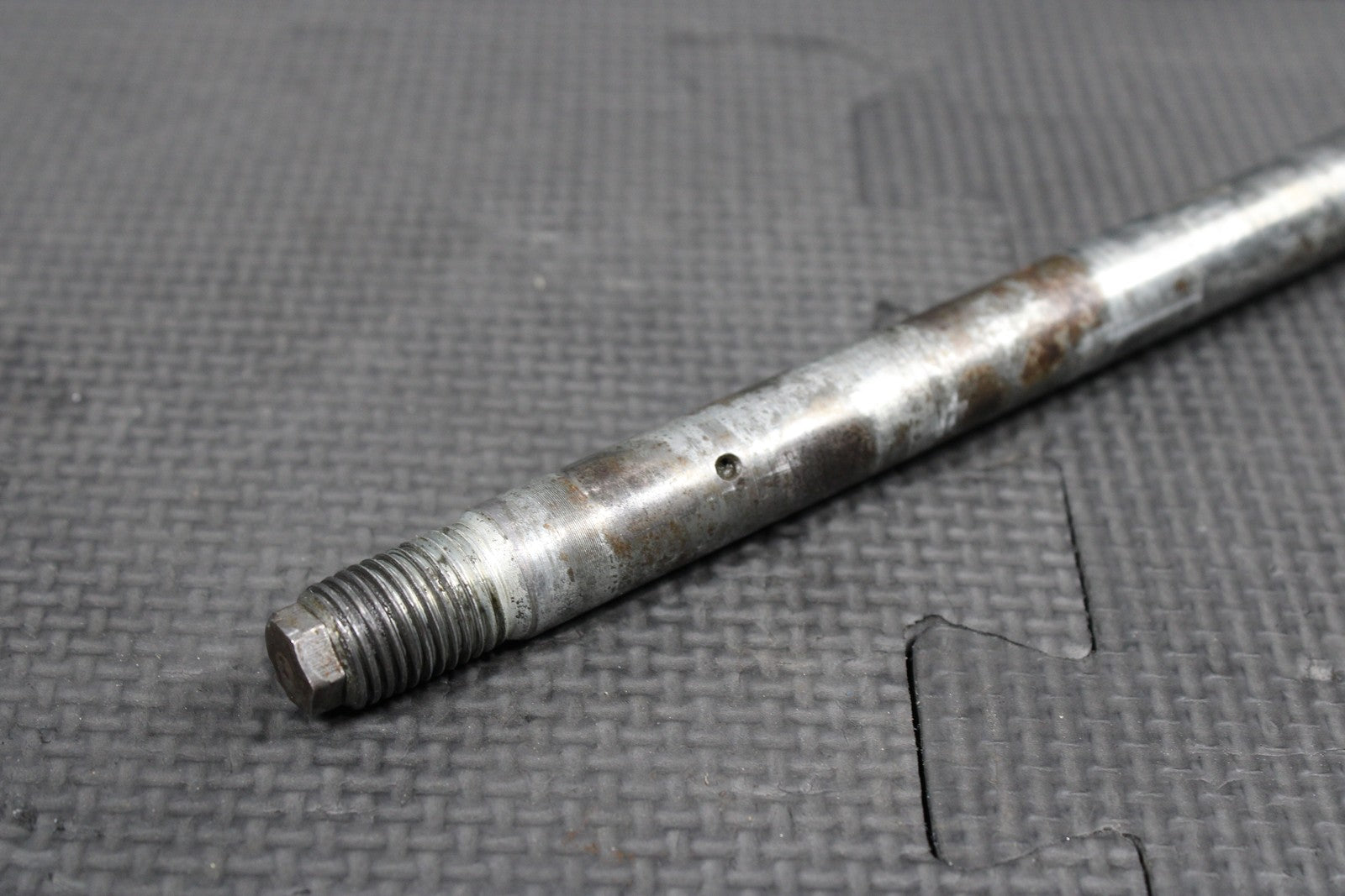 1986 KAWASAKI KDX200 OEM REAR SWINGARM BOLT SUSPENSION PIVOT AXLE 33032 - 1118 - hggarage