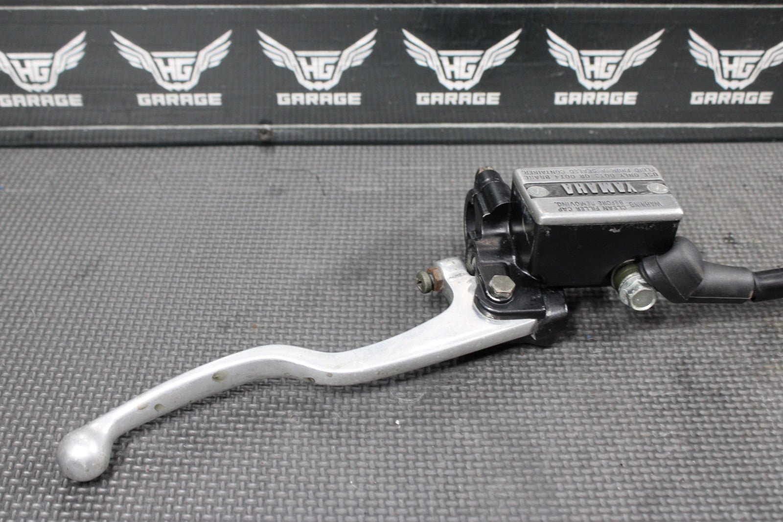 1991 YAMAHA BANSHEE 350 87 - 94 OEM FRONT BRAKE MASTER CYLINDER W HARDLINES GOOD! - hggarage