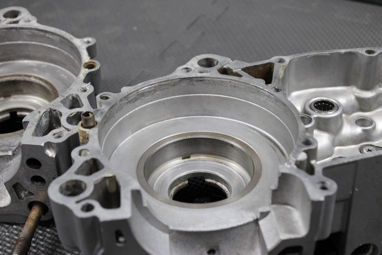 1997 97 - 99 KAWASAKI KX250 LEFT RIGHT ENGINE CRANKCASE CRANK CASES BLOCK NEED WOR - hggarage