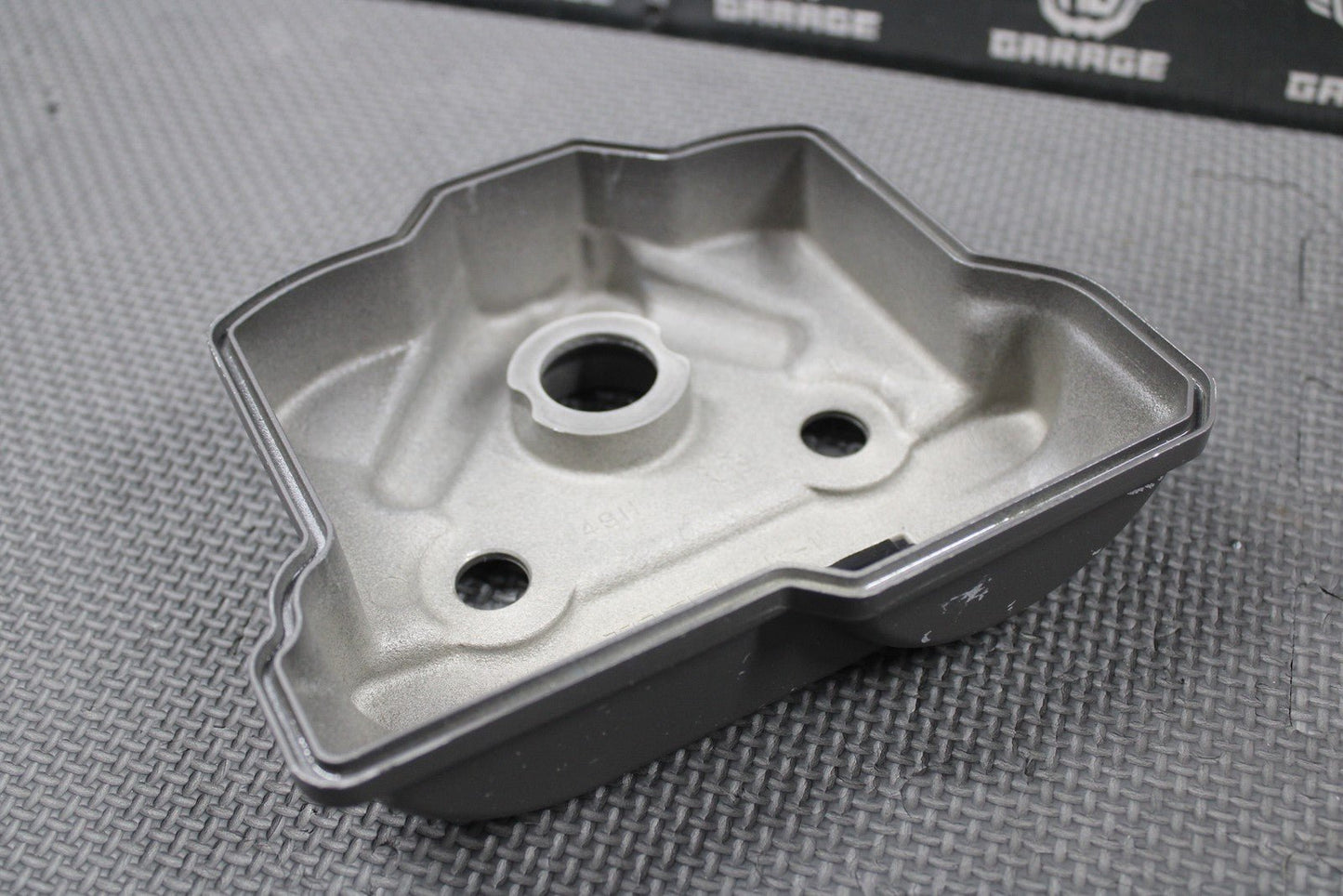 2019 SUZUKI 17 - 25 RMZ250 OEM CYLINDER HEAD VALVE COVER W BOLTS 11171 - 49H01 - hggarage