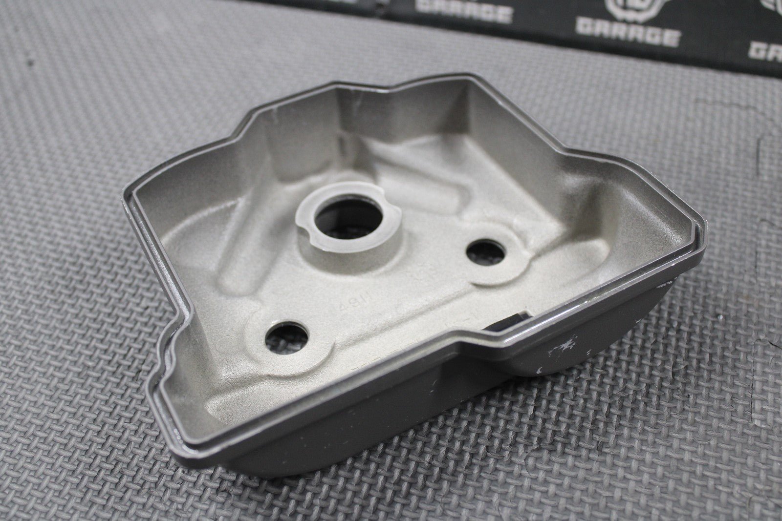 2019 SUZUKI 17 - 25 RMZ250 OEM CYLINDER HEAD VALVE COVER W BOLTS 11171 - 49H01 - hggarage