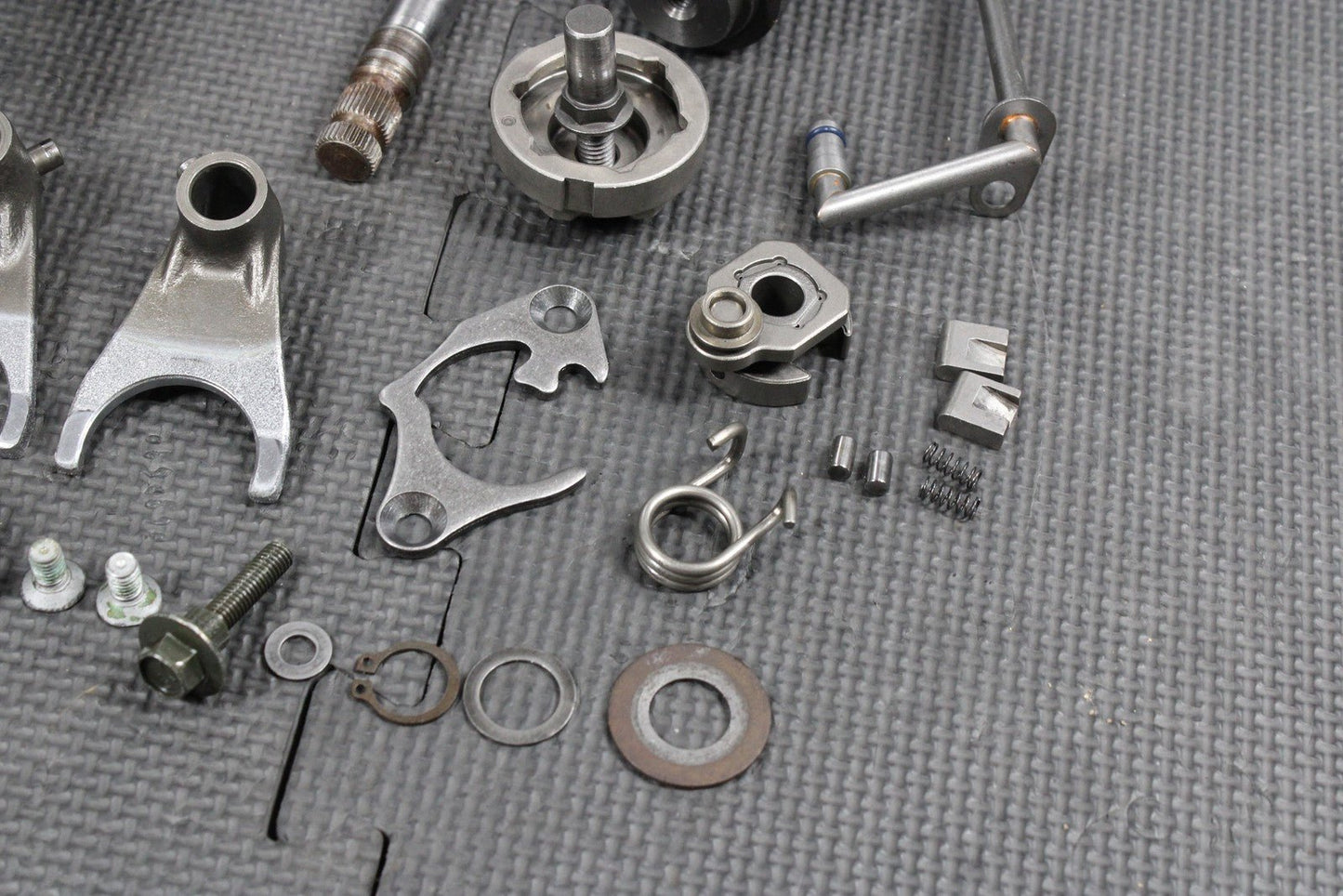 2000 SUZUKI DRZ400 DRZ400E OEM ENGINE TRANSMISSION TRANNY TRANS GEARS SHAFTS - hggarage