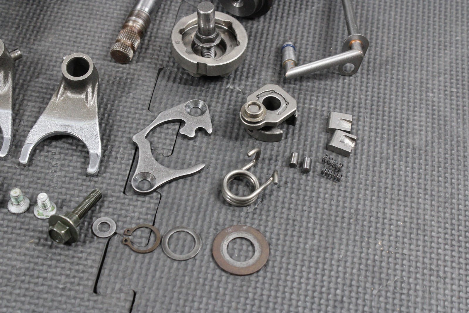 2000 SUZUKI DRZ400 DRZ400E OEM ENGINE TRANSMISSION TRANNY TRANS GEARS SHAFTS - hggarage