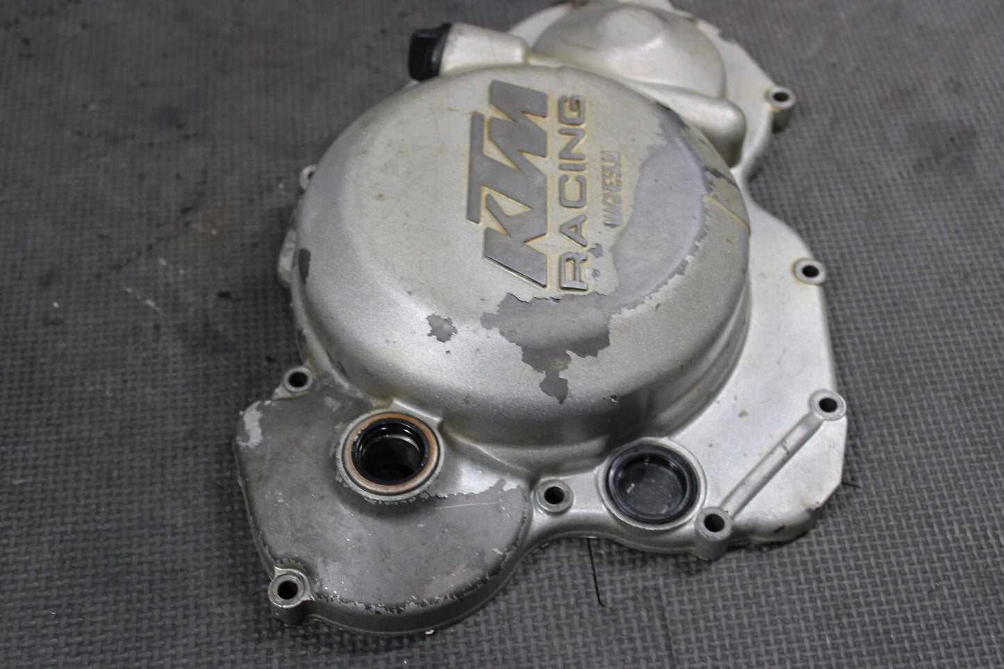 2002 KTM 520 EXC 00-02 OEM ENGINE MOTOR SIDE CLUTCH COVER 59030060100