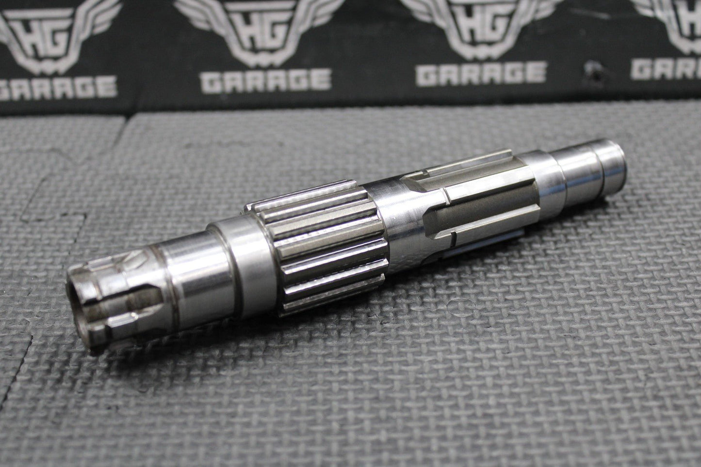 1996 94 - 98 KAWASAKI KX125 OEM TRANSMISSION TRANS OUTPUT COUNTER SHAFT 13128 - 1197 - hggarage