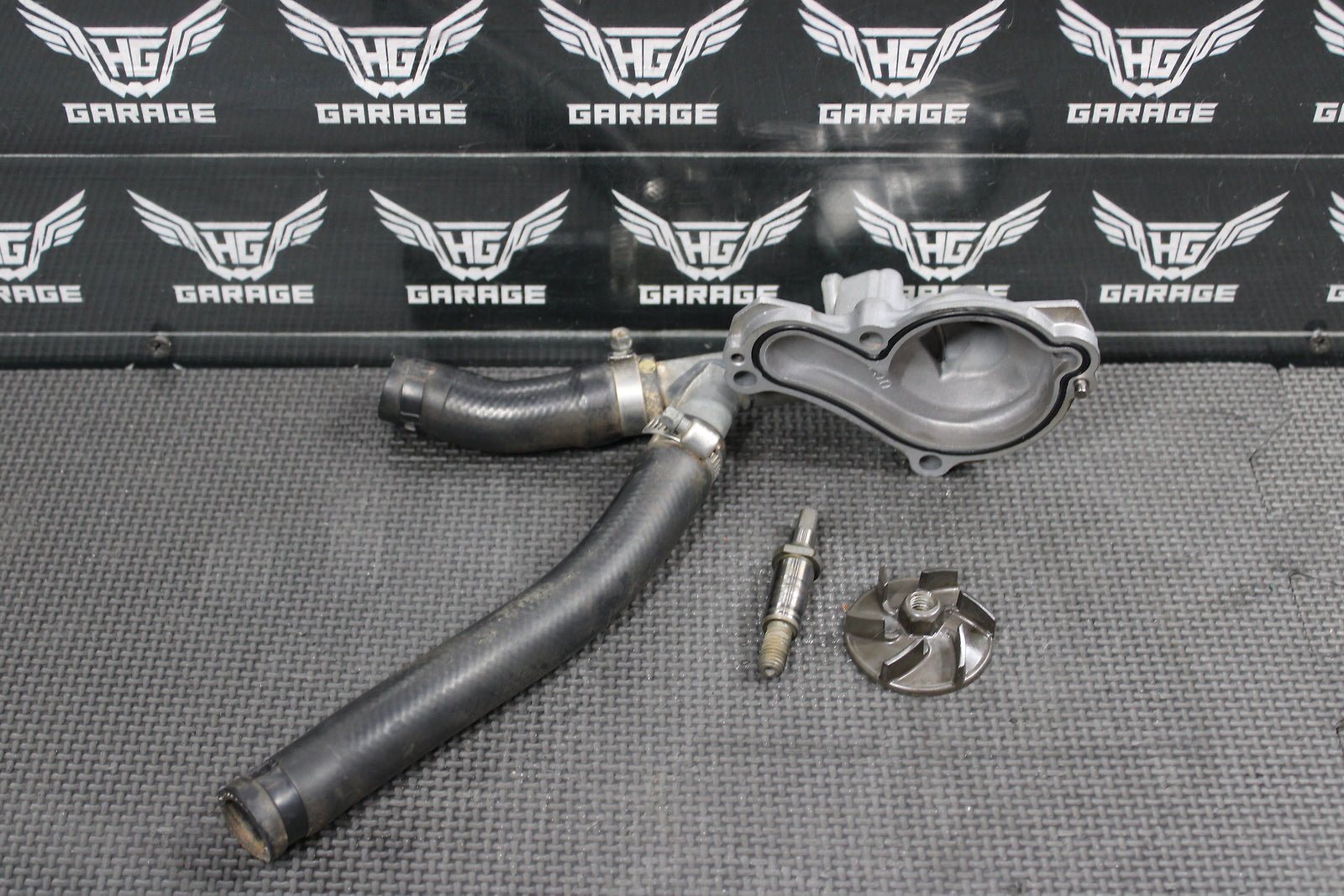 2009 YAMAHA 03 - 11 WR450F 03 - 09 YZ450F OEM ENGINE WATER PUMP W HOUSING - hggarage