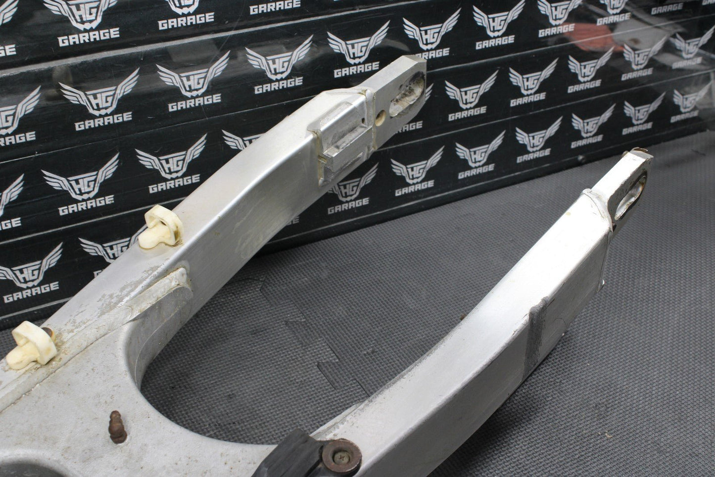 2000 SUZUKI 00 - 07 DRZ400 DRZ400E OEM SWINGARM SWING ARM SUSPENSION 61000 - 29F00 - hggarage