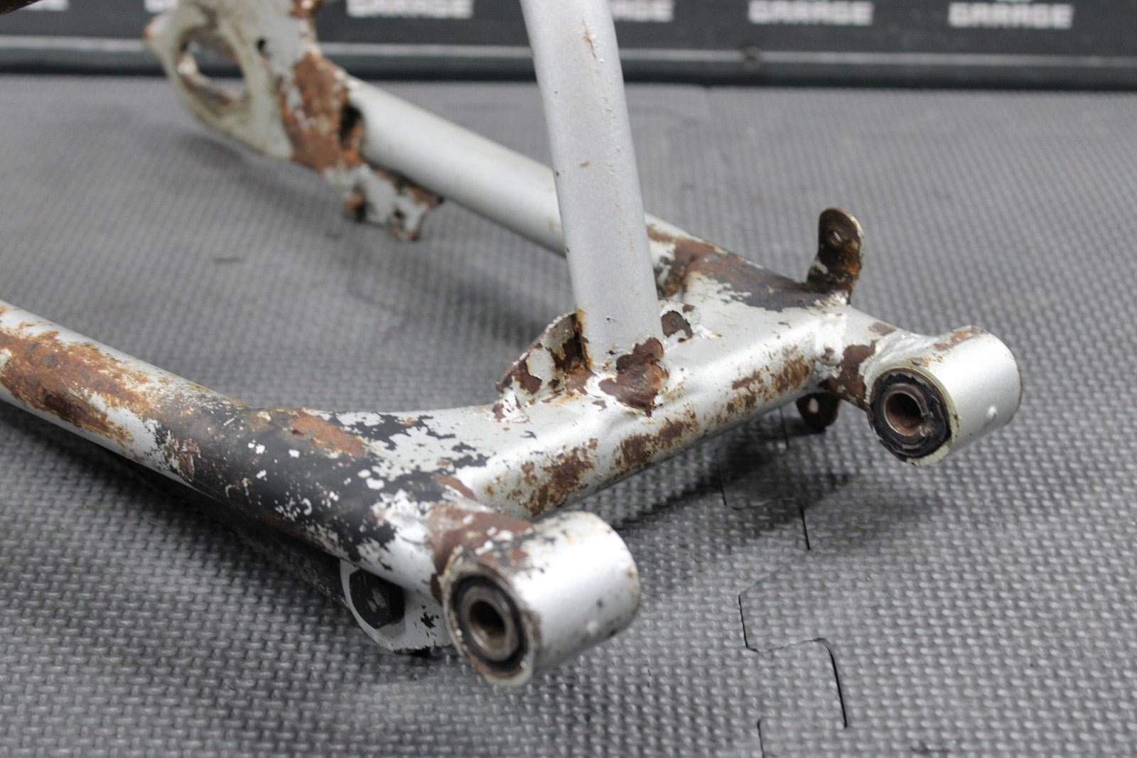1985 YAMAHA PW80 OEM SWINGARM SWING ARM SUSPENSION - hggarage