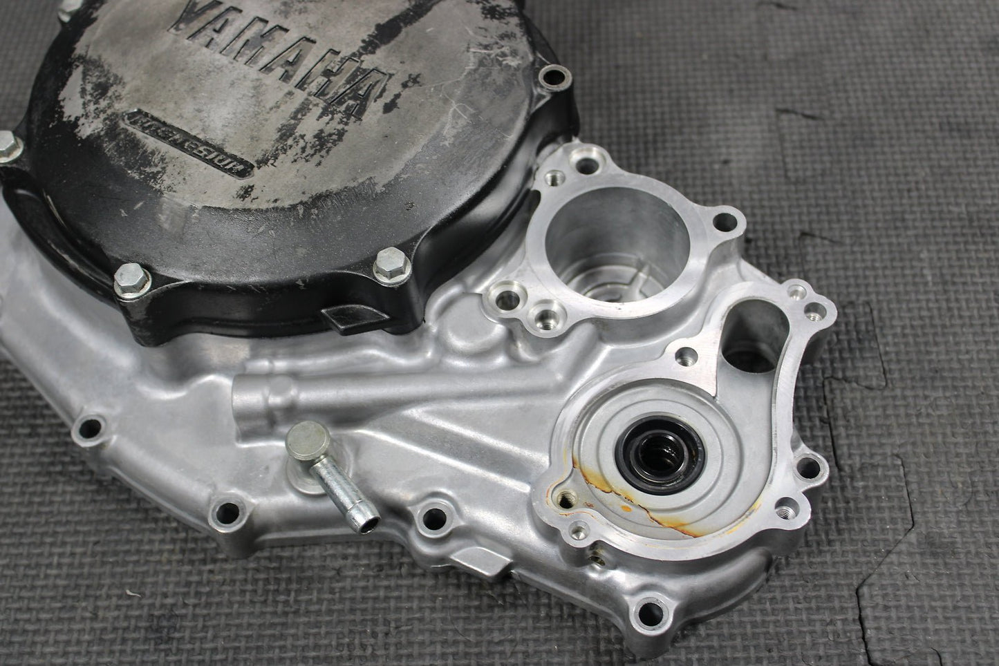 2009 YAMAHA YZ450F OEM ENGINE MOTOR SIDE CLUTCH COVER 2S2 - 15431 - 00 - 00 - hggarage