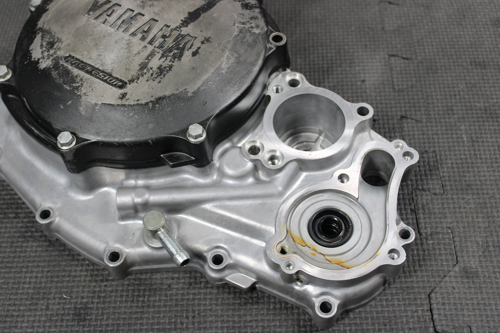 2009 YAMAHA YZ450F OEM ENGINE MOTOR SIDE CLUTCH COVER 2S2 - 15431 - 00 - 00 - hggarage