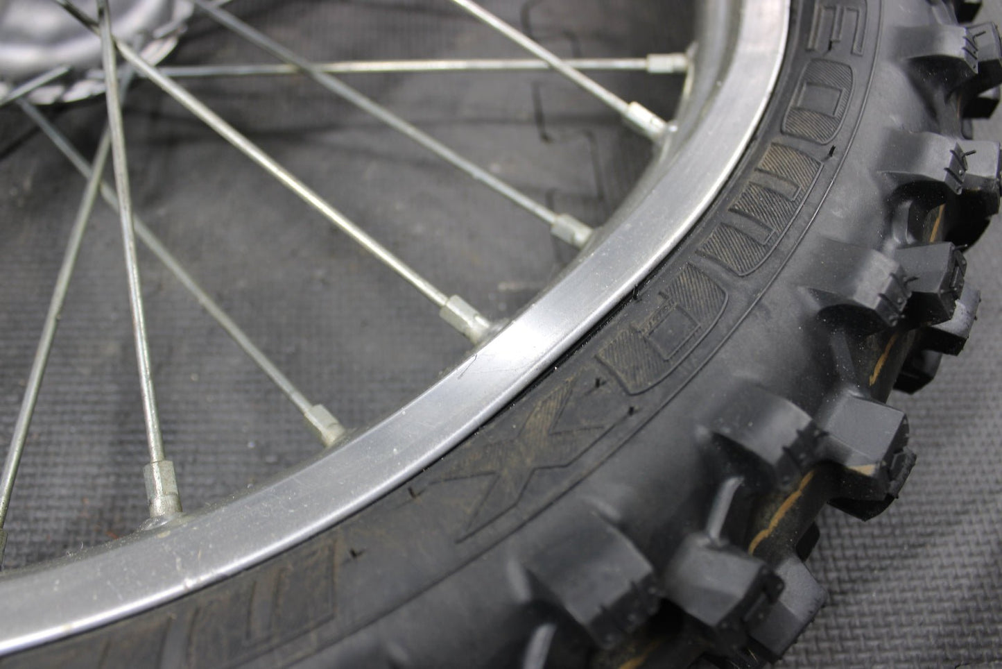 1998 HONDA CR125R OEM FRONT WHEEL RIM HUB ASSEMBLY 44635 - MAC - 680 44701 - KZ4 - J01 - hggarage