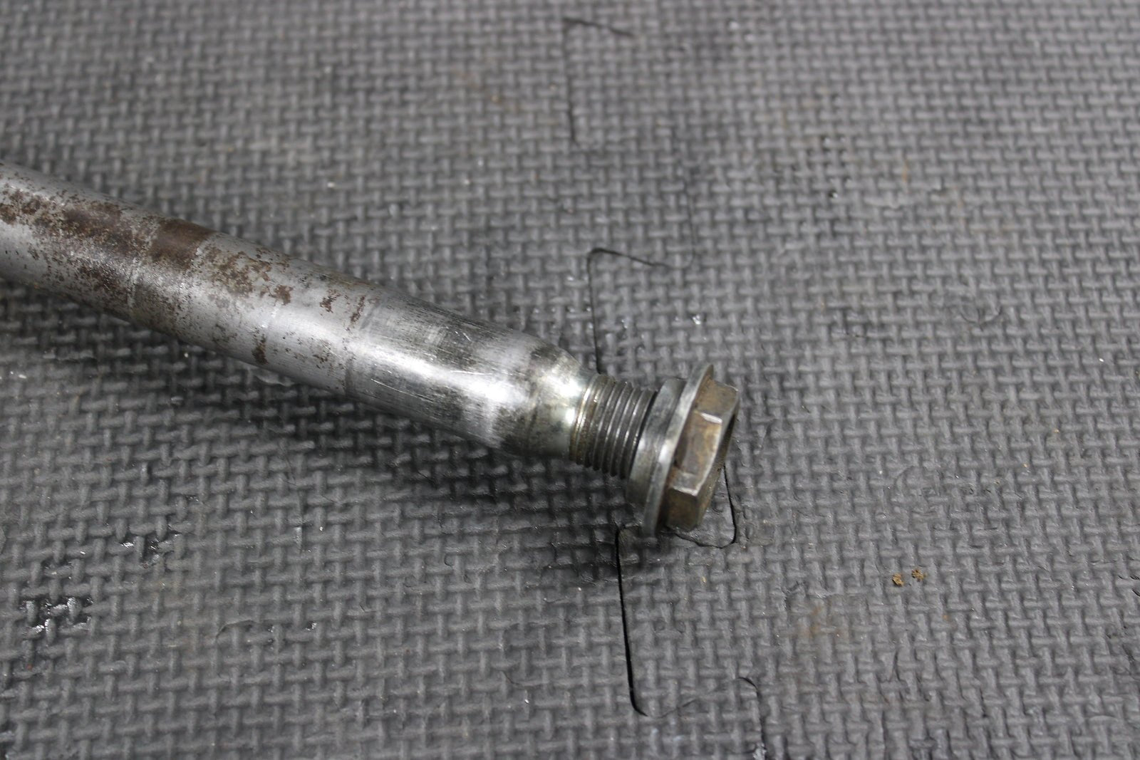 1999 YAMAHA YZ250 OEM FRONT WHEEL RIM AXLE PIVOT BOLT 5BE - 25181 - 00 - 00 - hggarage