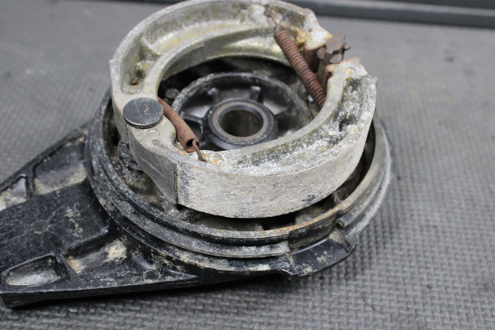 2002 Honda XR200R 93 - 02 OEM Rear Back Brake Drum Assembly - hggarage