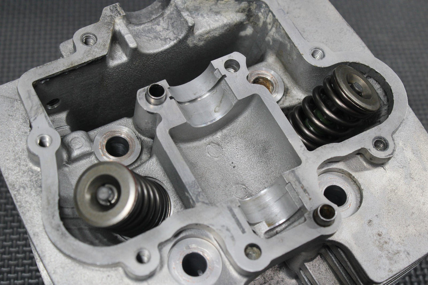 2004 SUZUKI LTZ250 OEM ENGINE TOP END CYLINDER HEAD VALVES CAMSHAFT ROCKER ARMS - hggarage