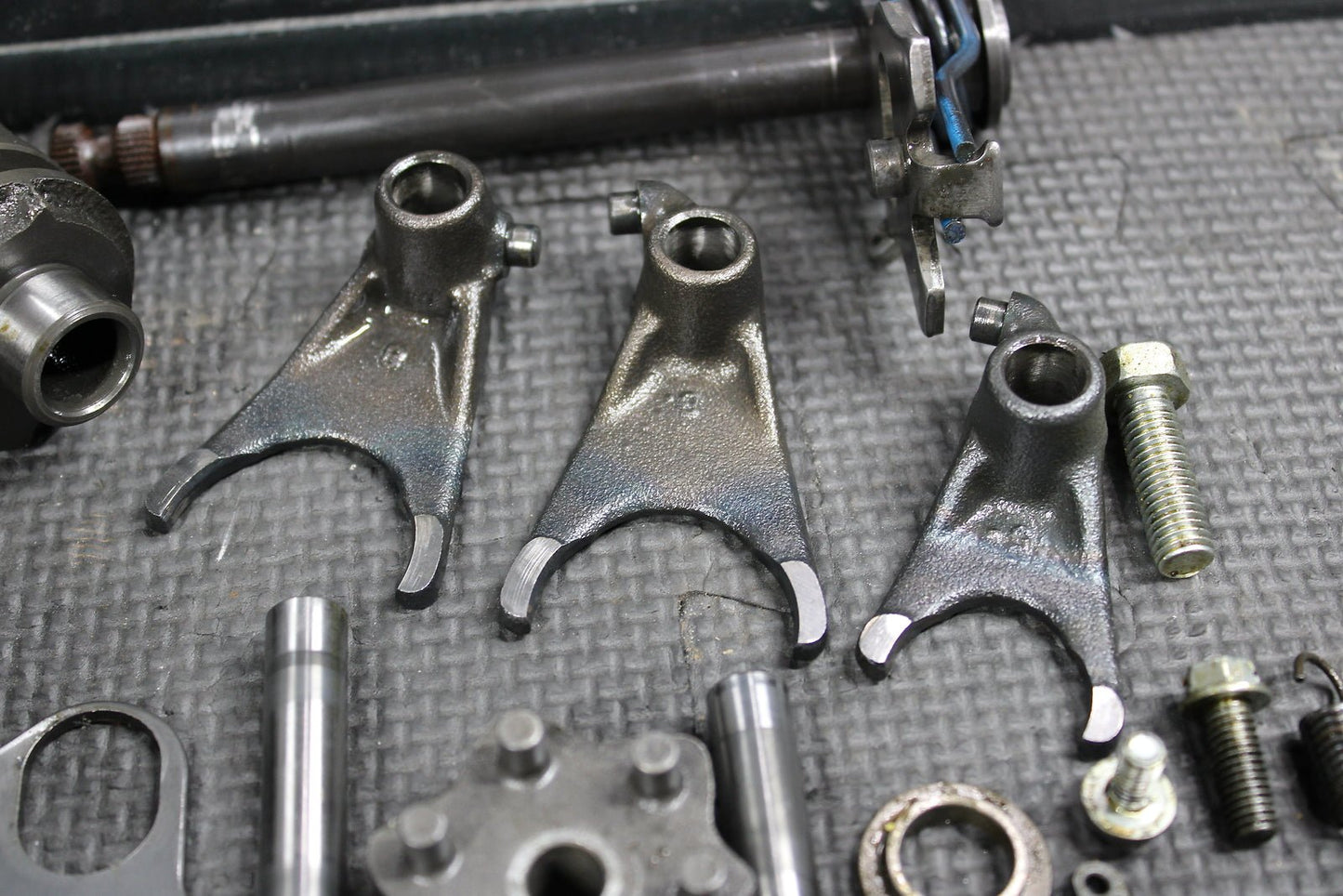 2001 KAWASAKI KX100 KX80 KX85 OEM ENGINE TRANSMISSION TRANNY ASSEMBLY GEARS - hggarage