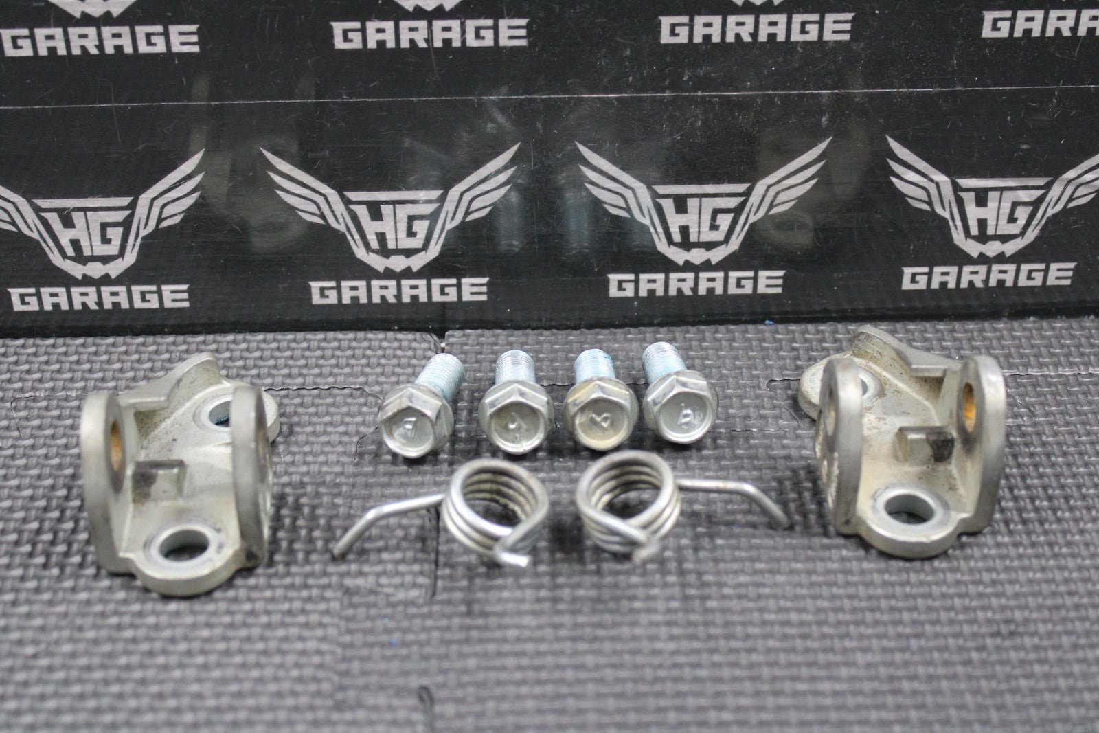 2019 SUZUKI RMZ250 RMZ450 OEM RIGHT LEFT FOOTPEG FOOTREST MOUNTING BRACKETS - hggarage