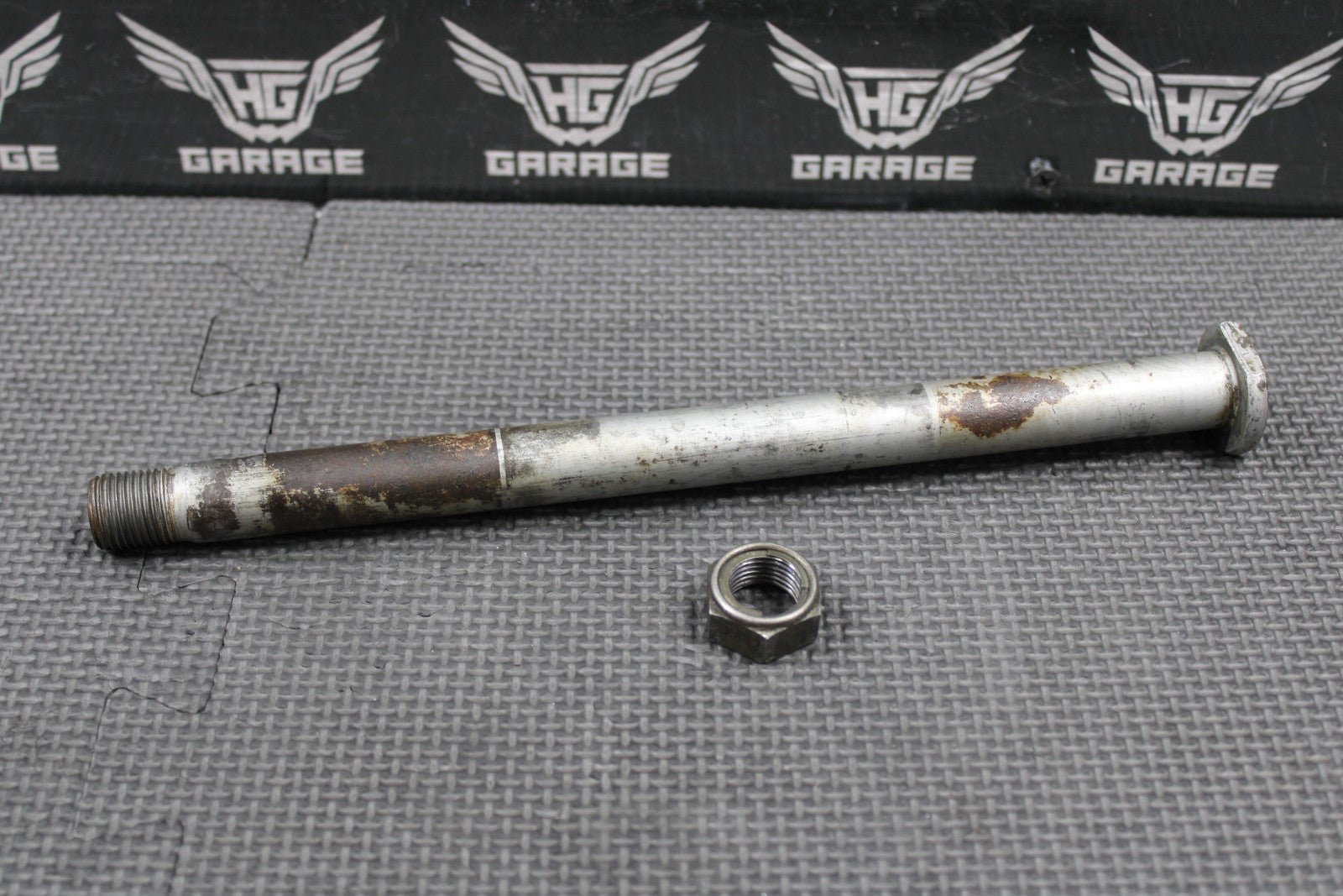 07 KAWASAKI KX250F OEM REAR BACK SWINGARM BOLT SUSPENSION PIVOT AXLE 33032 - 0012 - hggarage