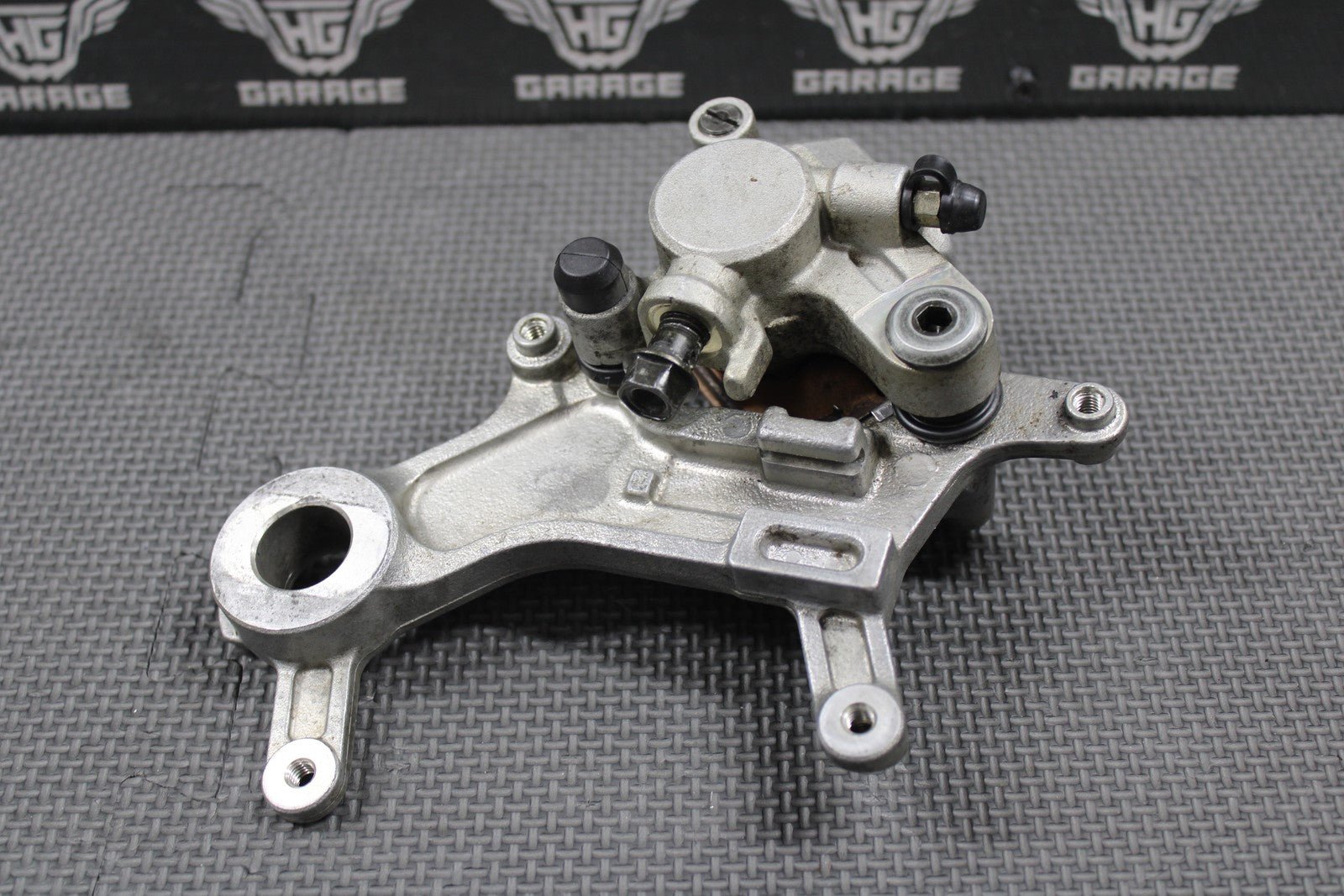 1997 HONDA 97 - 99 CR250R OEM NISSIN REAR BACK BRAKE CALIPER 43150 - KZ3 - B01 NICE! - hggarage