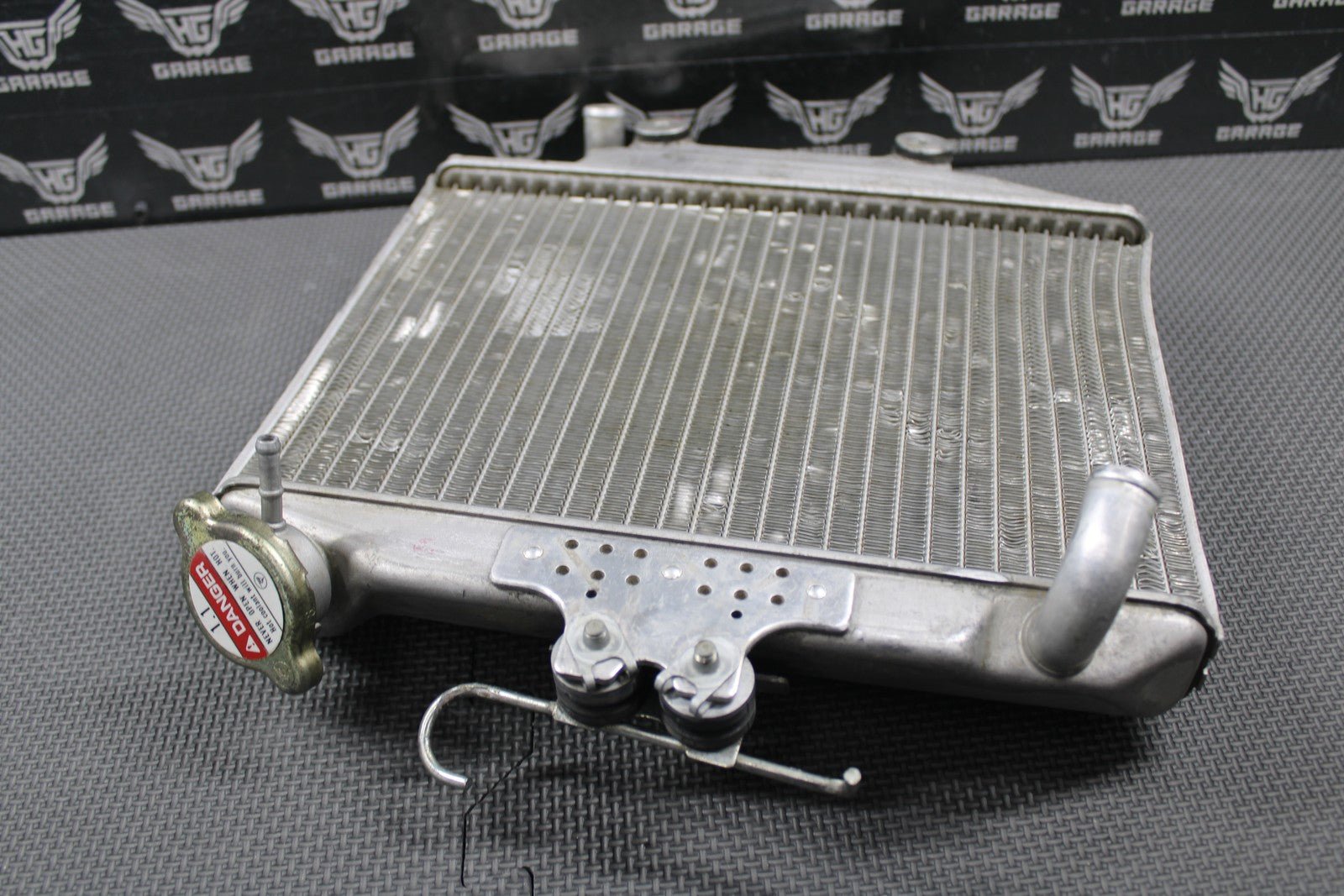 1997 HONDA 97 - 99 CR250R OEM RADIATOR COOLER W/ CAP 19100 - KZ3 - J10 GOOD - hggarage