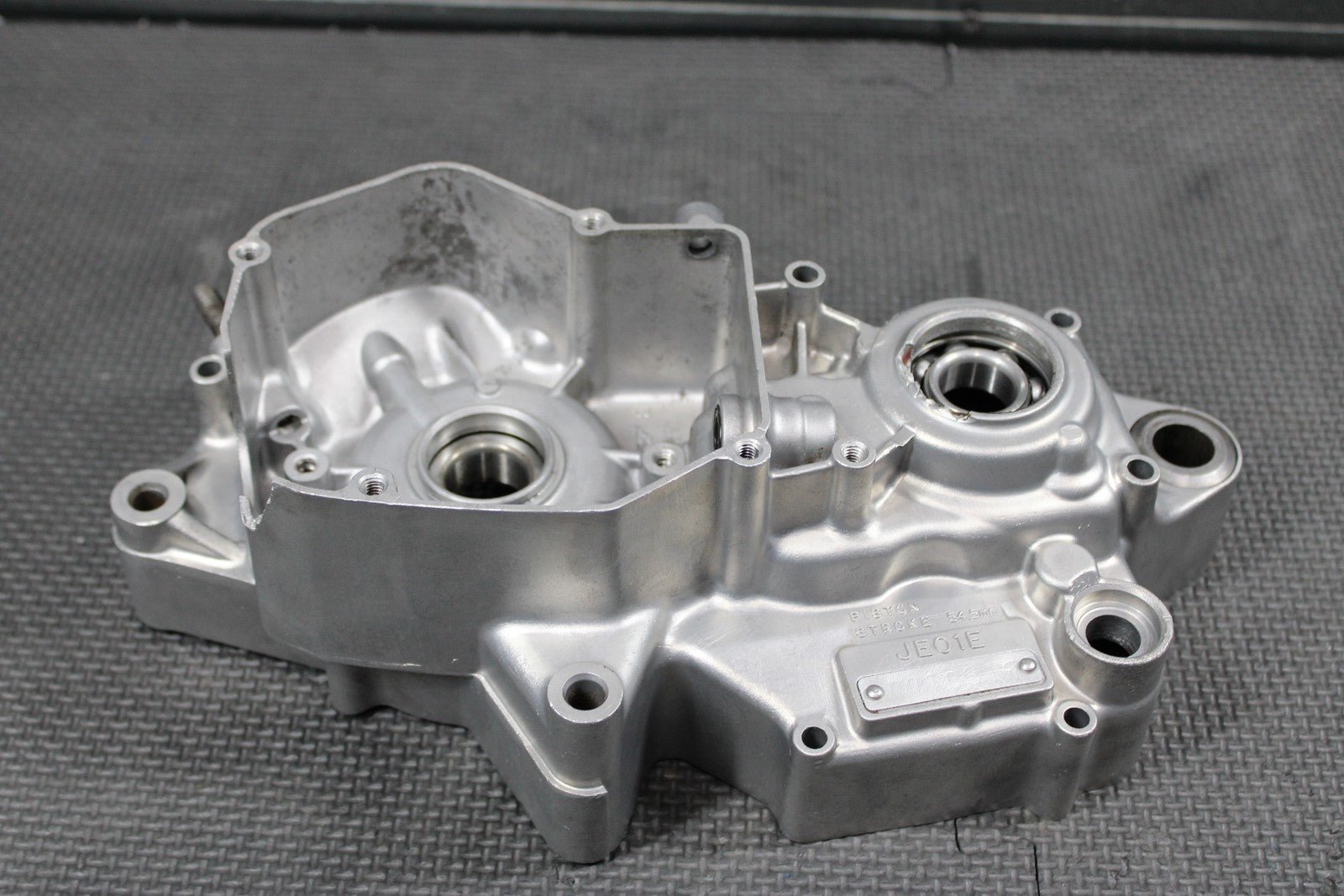 1998 HONDA CR125R OEM LEFT ENGINE MOTOR CRANKCASE CRANK CASES BLOCK READ DESC! - hggarage