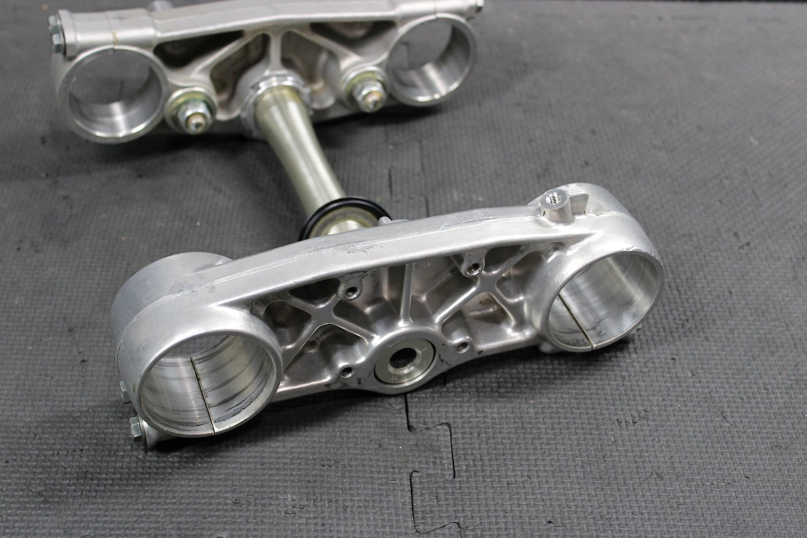 2006 HONDA CR125R 05 - 07 OEM FRONT FORKS LOWER UPPER TRIPLE TREE STEM CLAMP NICE! - hggarage