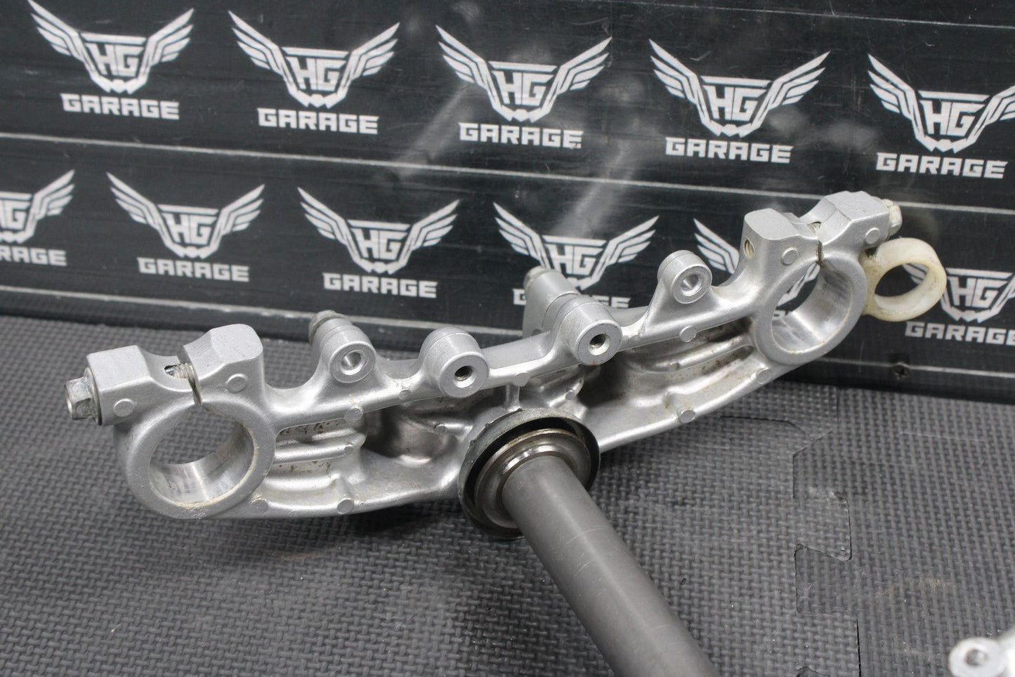 1987 YAMAHA TW200 OEM FRONT FORKS LOWER UPPER TRIPLE TREE STEM CLAMP ASSEMBLY - hggarage