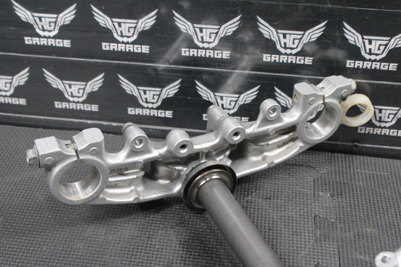 1987 YAMAHA TW200 OEM FRONT FORKS LOWER UPPER TRIPLE TREE STEM CLAMP ASSEMBLY - hggarage