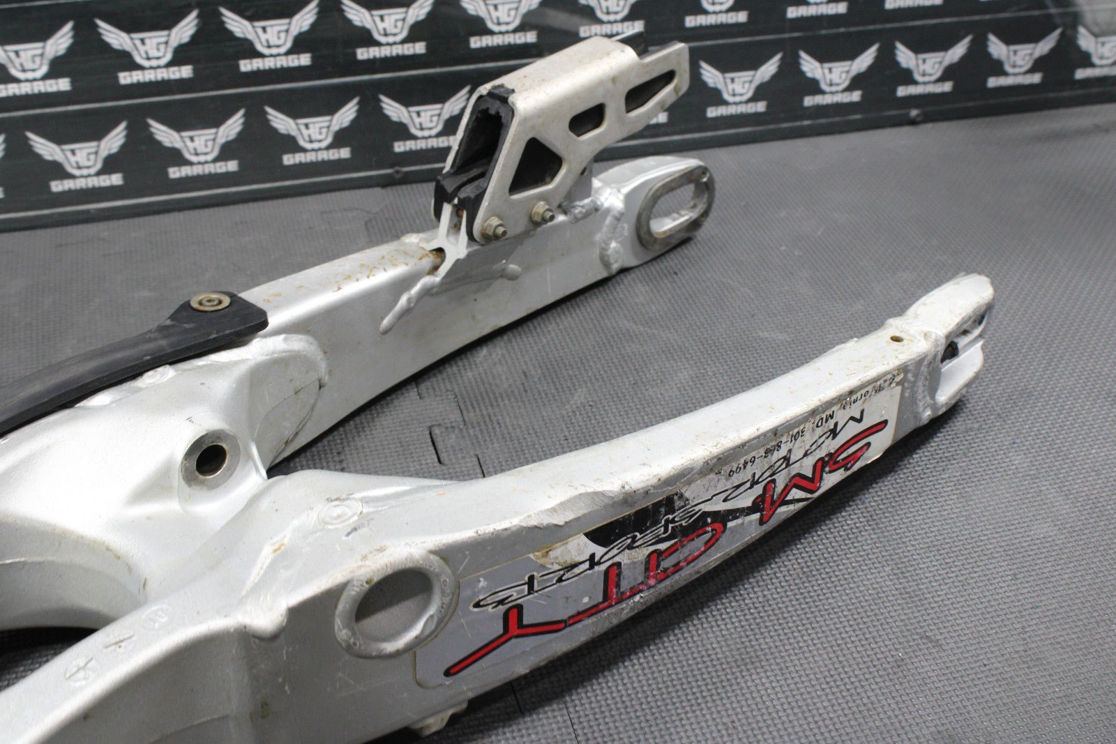 2002 YAMAHA YZ250 OEM 2T SWINGARM SWING ARM SUSPENSION REAR ARM 5NY - 22110 - 00 - 00 - hggarage
