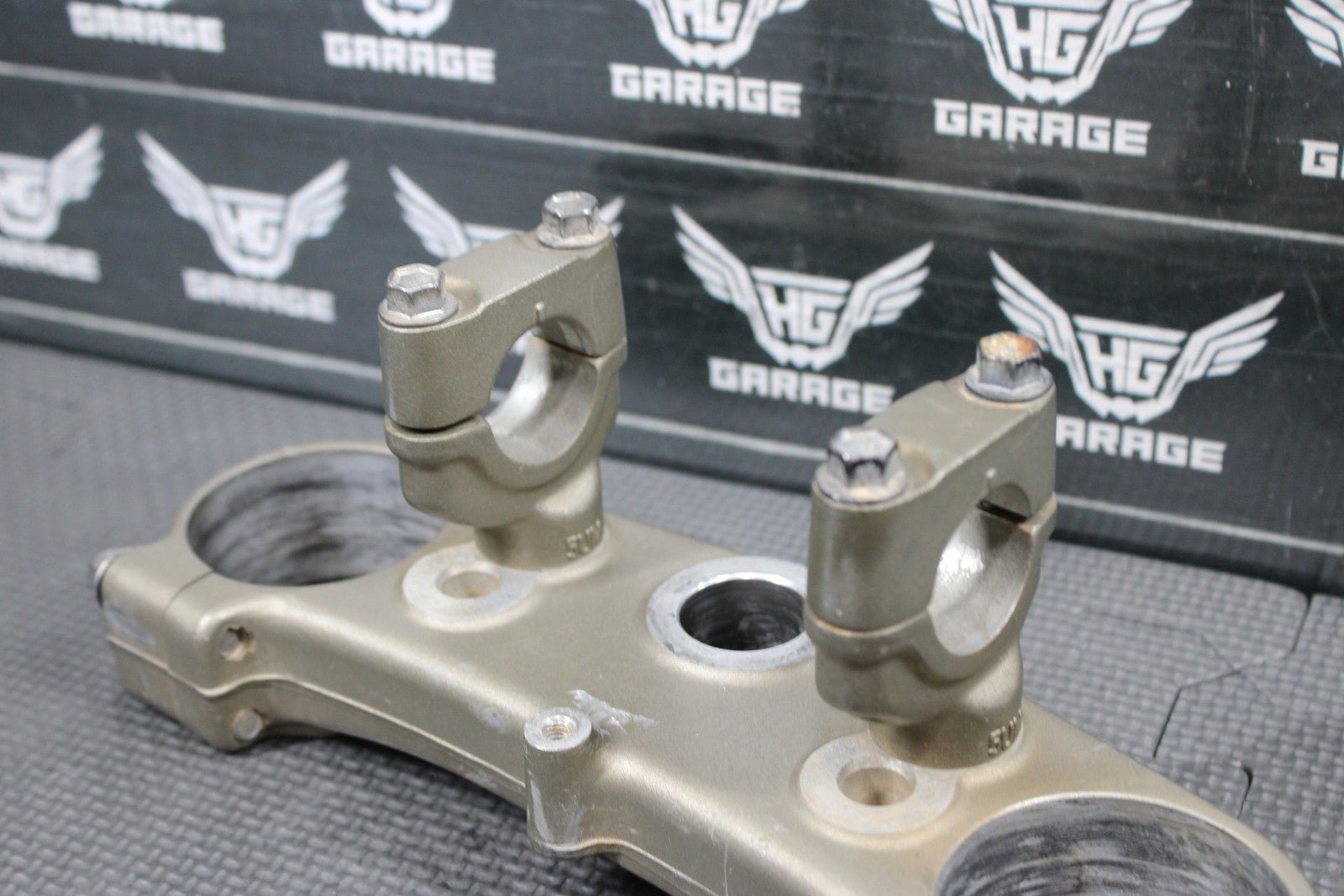 2009 YAMAHA YZ450F OEM FORKS UPPER TRIPLE TREE CLAMP 17D - 23435 - 01 - 00 - hggarage